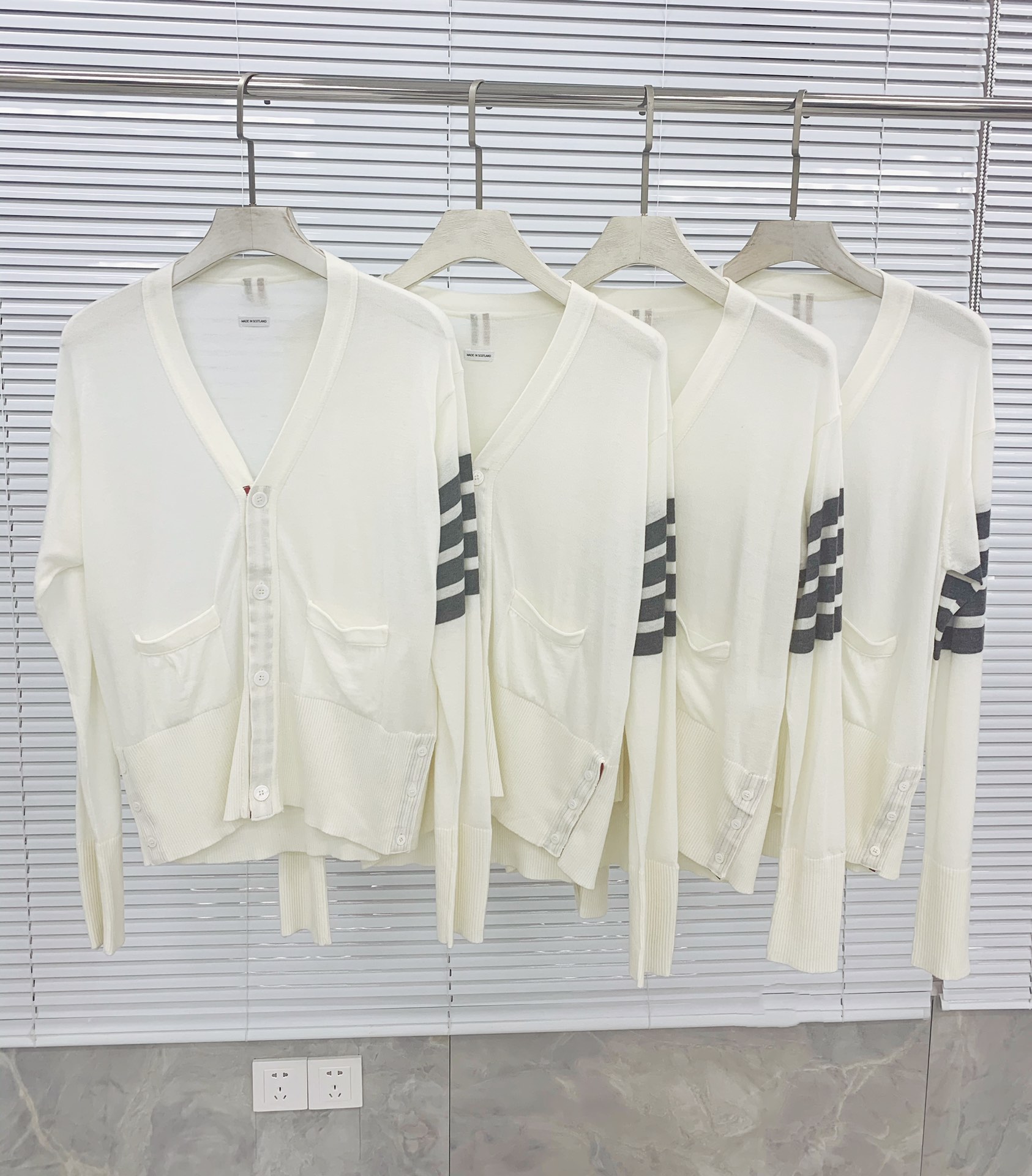 톰브라운 남성 가디건 126368 Thom Browne Cardigan 썸네일 이미지