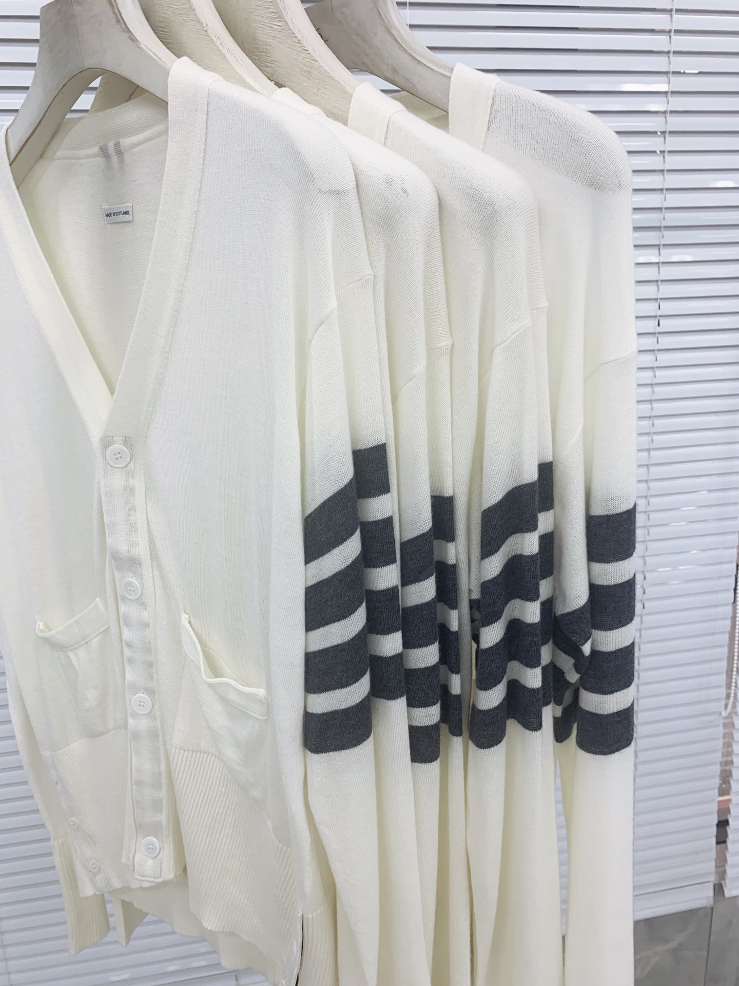 톰브라운 남성 가디건 126368 Thom Browne Cardigan 썸네일 이미지