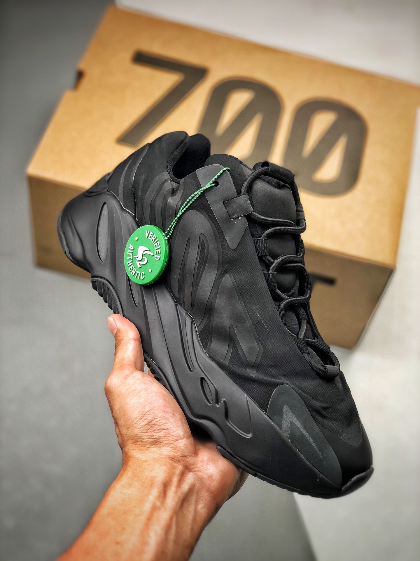 Apoyo al pago contra reembolso AD Yeezy Boost 700 MNVN Línea de producción S2 puramente original Negro puro g…