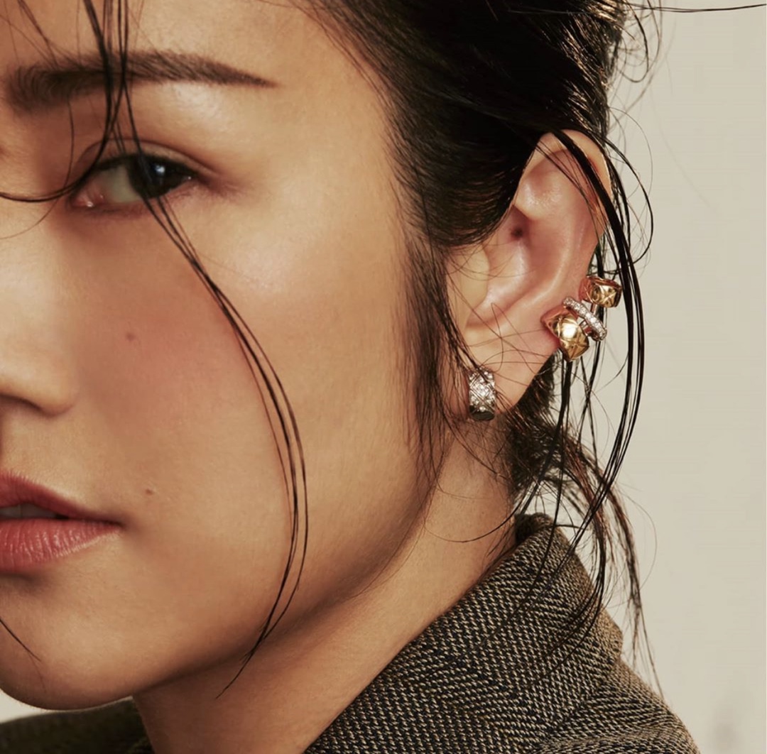 NO:669444,Celebrity upper body picture reference, fashionable Coco earrings~ It seems like wearing many, fashionable multi-gold Coco crush diamond pattern asymmetric earrings, earrings, Cartier high-end jewelry19860909明星上身图参考,时髦的Coco耳环～ 仿佛戴了好多只,时髦多金 Coco crush菱格纹不对称耳环,,earrings,卡迪亚高端饰品,Jewelry