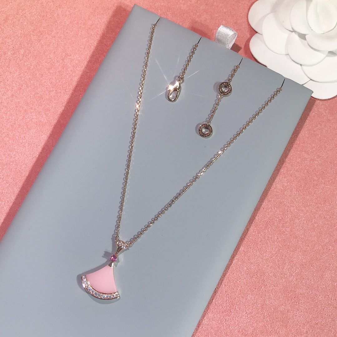 NO:634728,BV is pink and tender. Slow work is the result of careful work. The color is too correct. Ready stock... 88260,,bottega veneta,Cardia high-end jewelry19860909BV粉粉嫩嫩的来啦 慢工出细活,颜色太正了 现货……88260,,bottega veneta,卡迪亚高端饰品,Jewelry