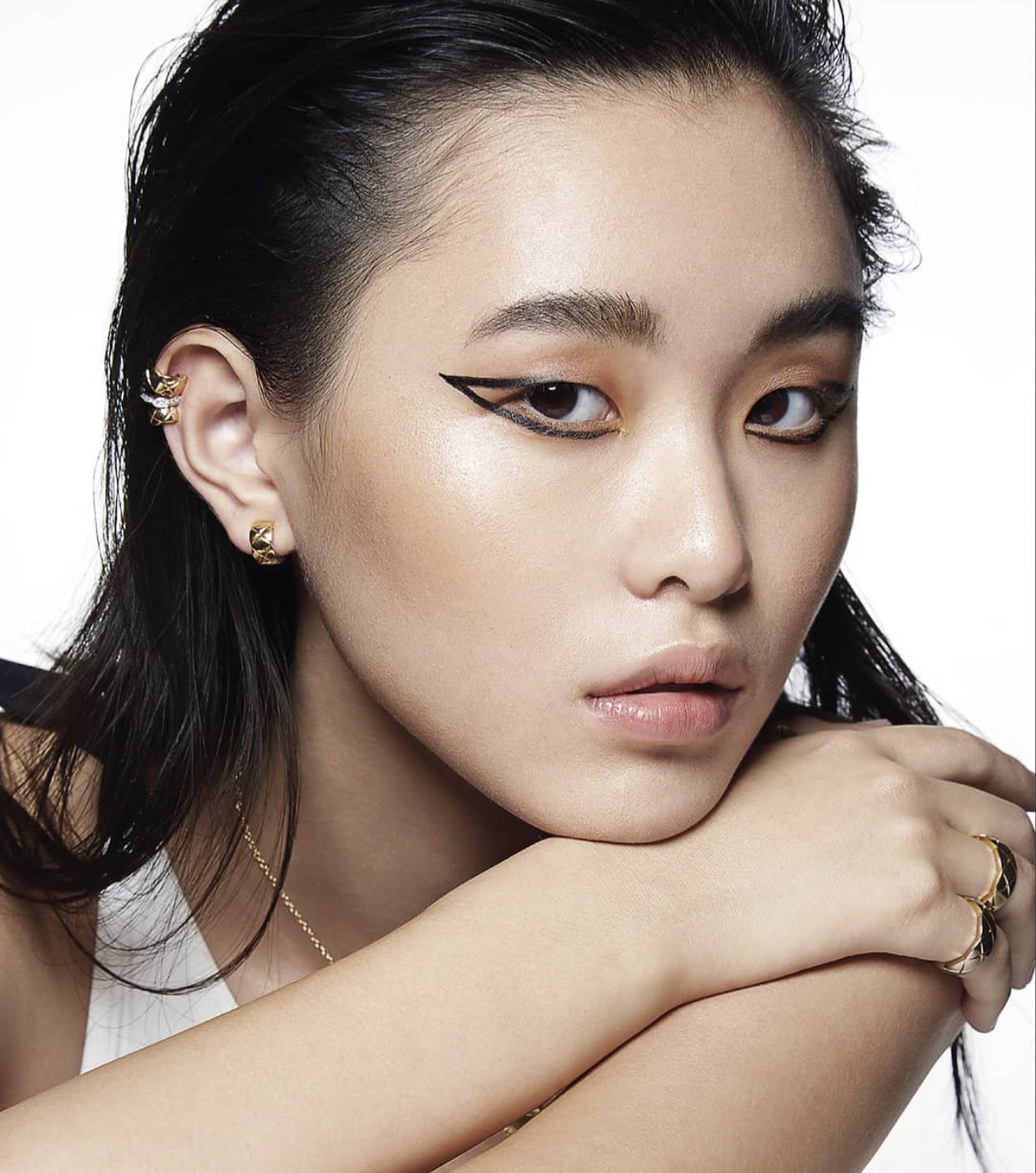 NO:633958,Celebrity upper body picture reference, fashionable Coco earrings~ It seems like wearing many, fashionable multi-gold Coco crush diamond pattern asymmetric earrings, earrings, Cartier high-end jewelry19860909明星上身图参考,时髦的Coco耳环～ 仿佛戴了好多只,时髦多金 Coco crush菱格纹不对称耳环,,earrings,卡迪亚高端饰品,Jewelry