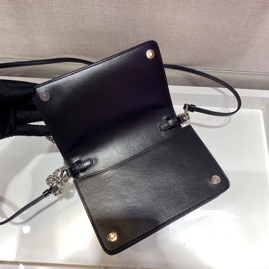 PRADA普拉达进口尼龙布料/进口小牛皮斜挎包1BP019