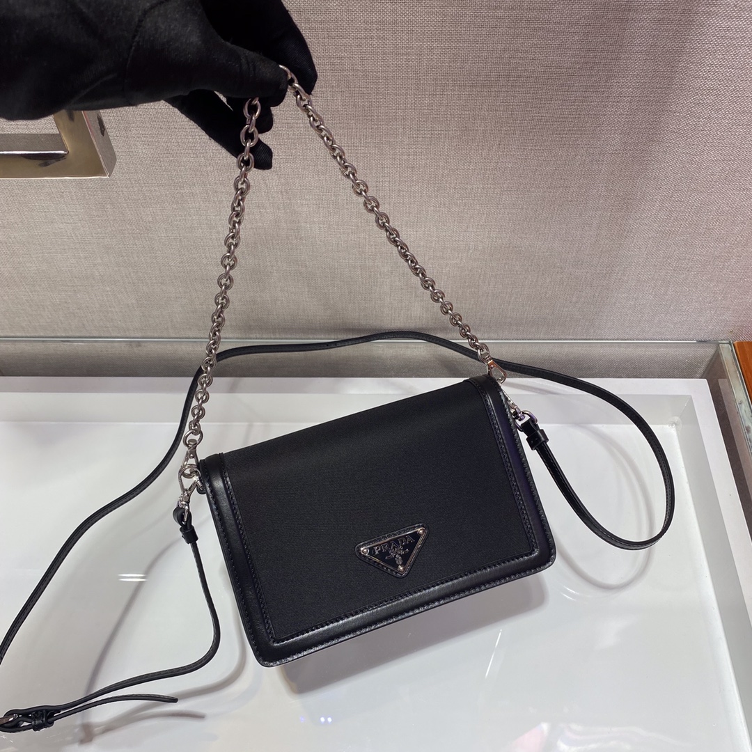 PRADA普拉达进口尼龙布料/进口小牛皮斜挎包1BP019