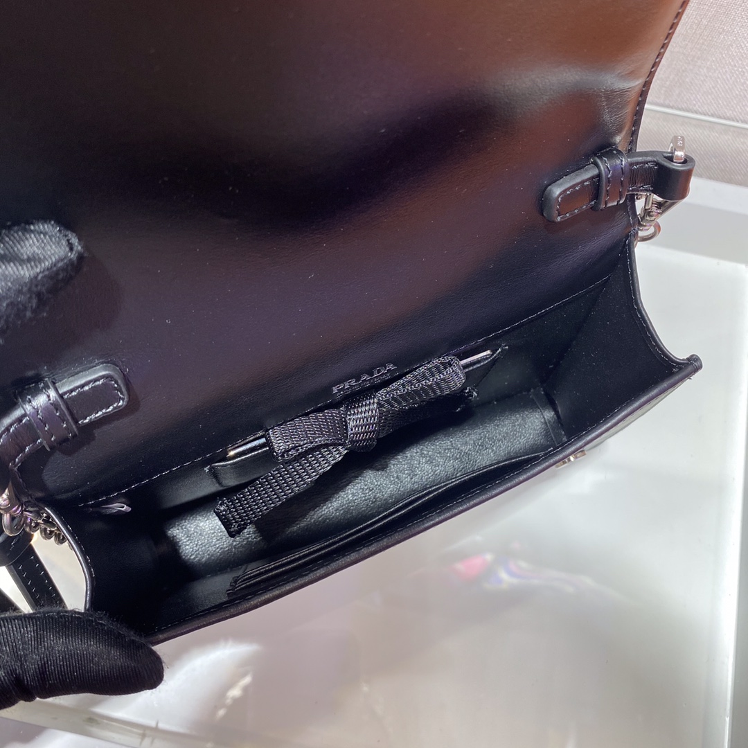 PRADA普拉达进口尼龙布料/进口小牛皮斜挎包1BP019