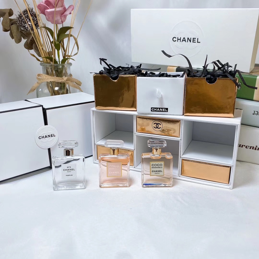Chanel Q Edition Christmas Set - No.5, Coco Mademoiselle, Coco 1 i1596697354 4304 0