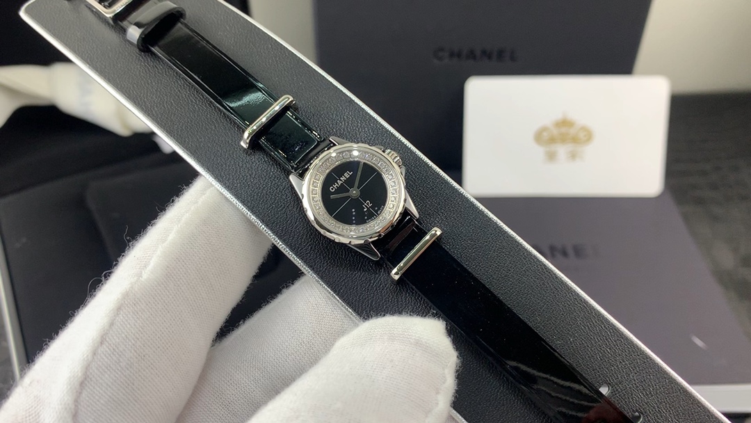 Chanel 皇家 香奈儿J12系列H4663女表视频欣赏