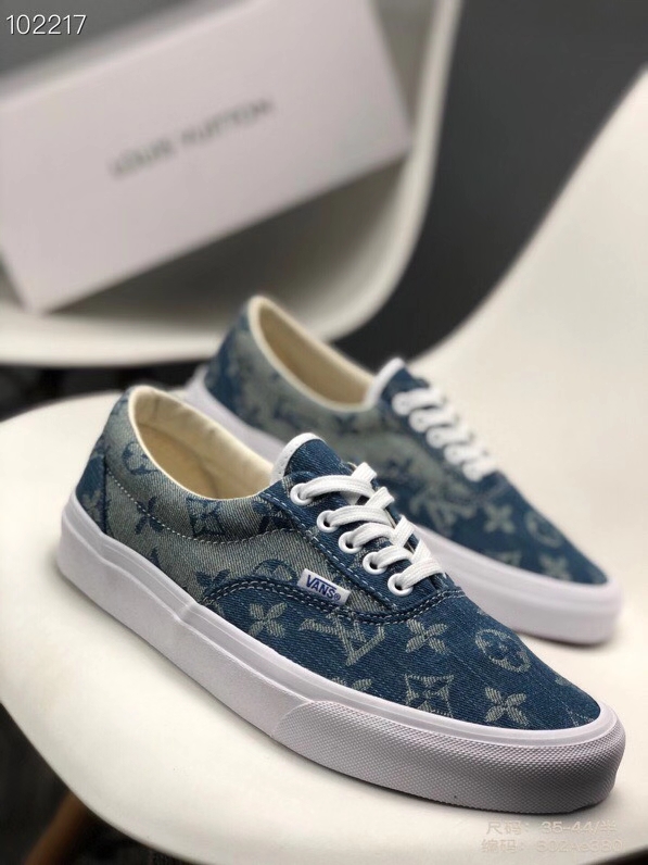 新款推荐 万斯Vans X LV 驴牌 联名新款
FK历史最强版本 公司货开模耗时研发 官方同步 市面顶级版本 高端正确品质独家出货  各方面做工细节完全区别市场版本 原版私模大底 细节质感 无可挑剔 区别市面错版 海淘代购版本！
独家开模外底嵌入胶内垫，硫化工艺 穿着舒适！！
工艺：硫化1：1（重量1：1 真标 原钢印 材质标 鞋型标 合格证）
Size：35 36 36.5 37 38 38.5 39 40 40.5 41 42 42.5 43 44
型号：LY07