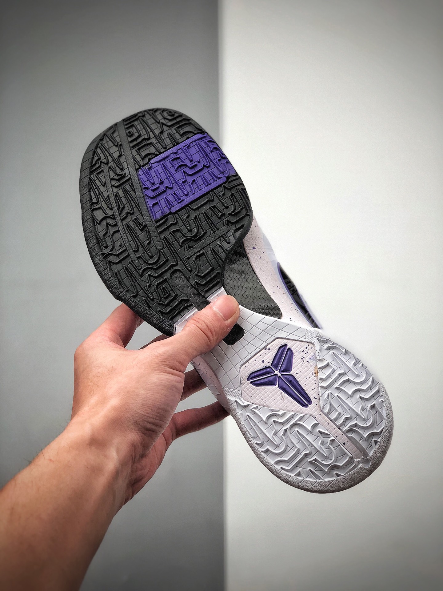 250 Nike Zoom Kobe 5 White/Varsity PurPⅠe白紫专业实战篮球鞋Kobe 5386429-101