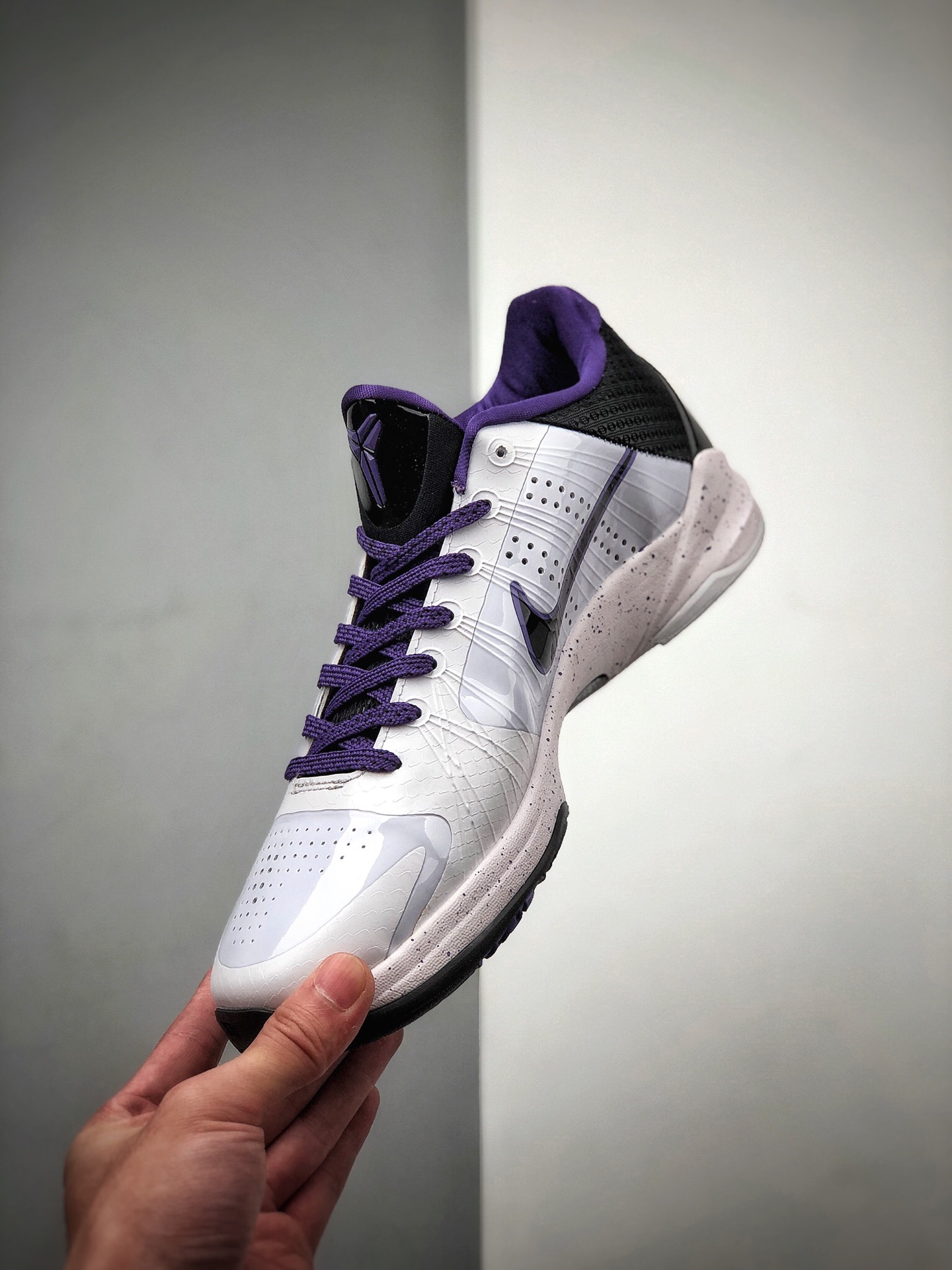 250 Nike Zoom Kobe 5 White/Varsity PurPⅠe白紫专业实战篮球鞋Kobe 5386429-101