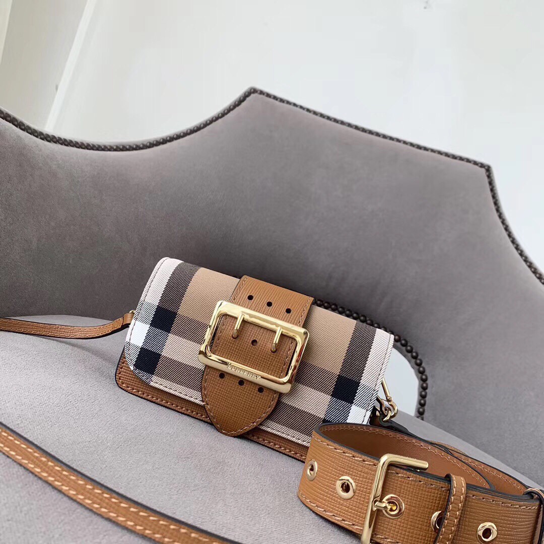 Roger Vivier 方扣风琴包）土黄