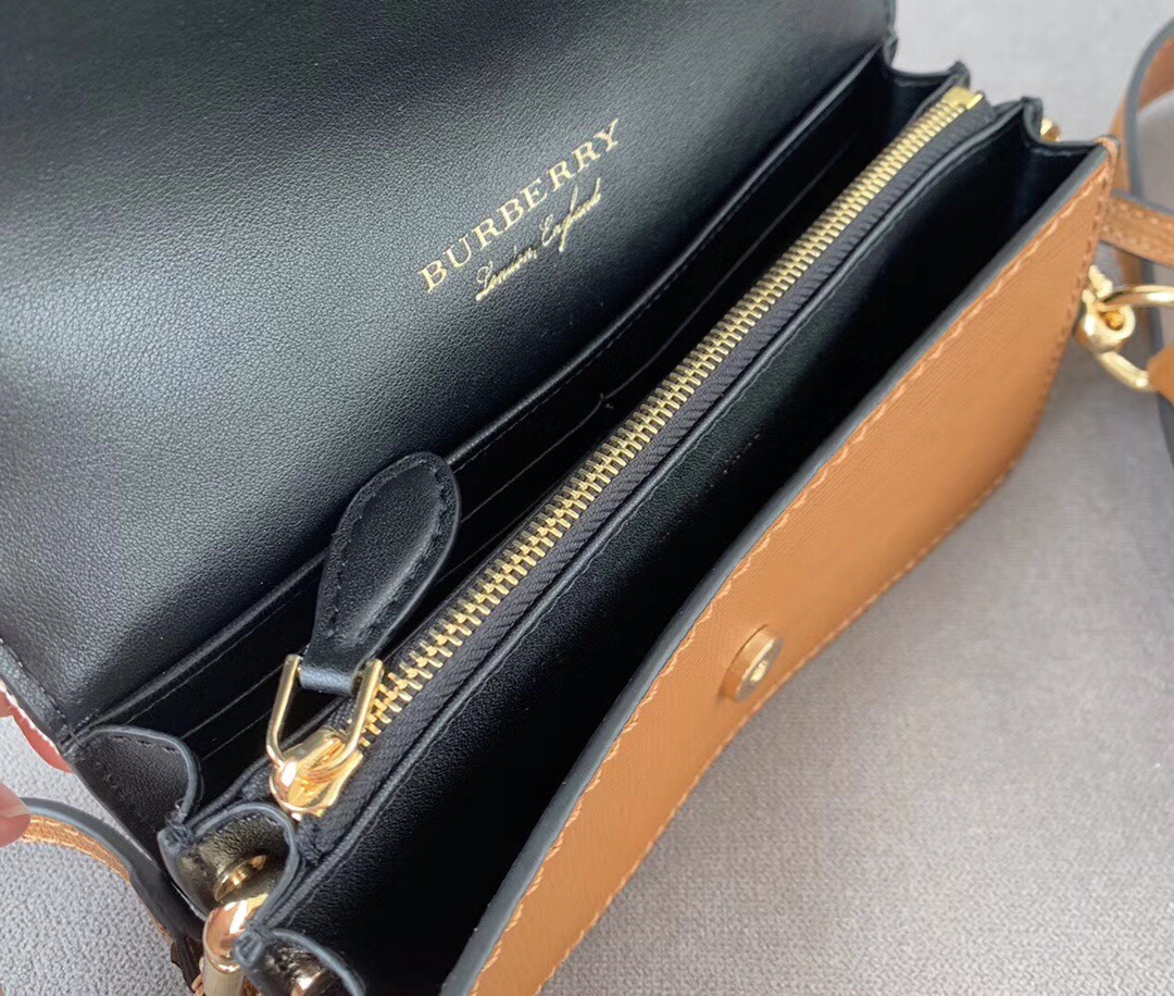Roger Vivier 方扣风琴包）土黄