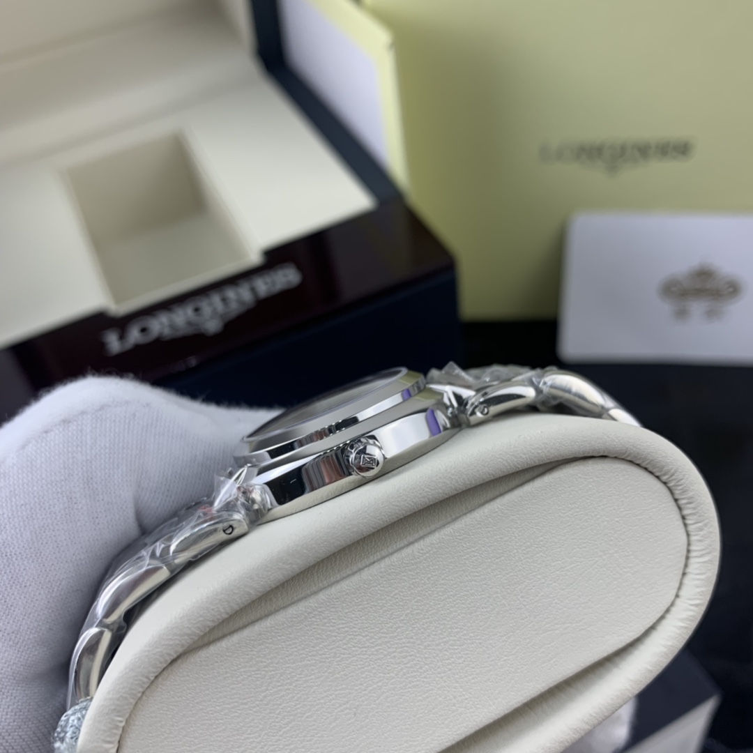 Longines 皇家 浪琴心月系列贝壳表盘30尺寸女表