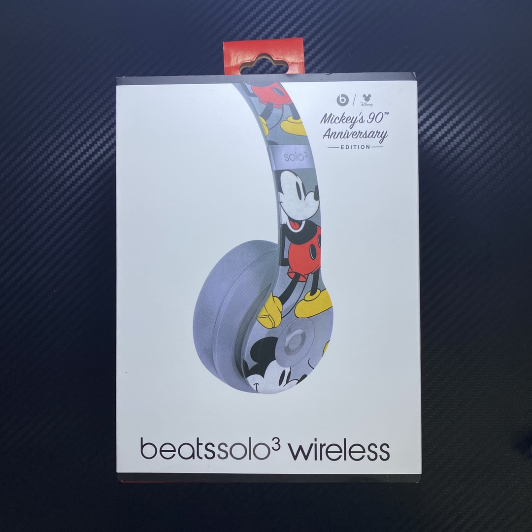 本地批💰70
Beats Solo3 米奇 90年限量款
独特的喷绘设计 使图案更清晰 完美适配苹果手机 安卓手机通用!音质也是浓浓的beats渲染 官网售价2000➕ 让喜欢戴耳机的消费者望而却步,先行版虽然没有正式版配置丰富,但是性价比超高,然而这个系列的耳机🎧音质都是一流的!售出0⃣售后!大家可以毫无压力的自留,送人
都不丢面!