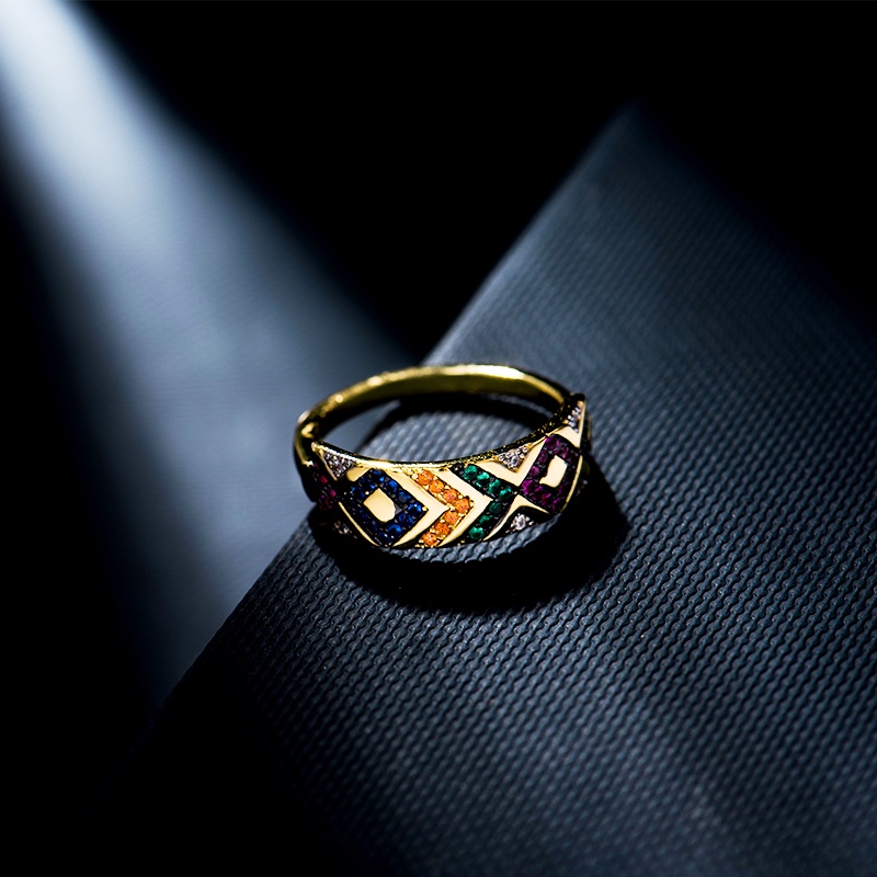 💰80 高品质❗Apm monaco11月新款彩纹半宽戒指！神秘部落的复古华丽感，奢华且小浮夸的气质，爱不释手的黄金色搭配彩钻的设计，鲜艳的色彩适合给每天沉闷的行程加一些亮点～码数678