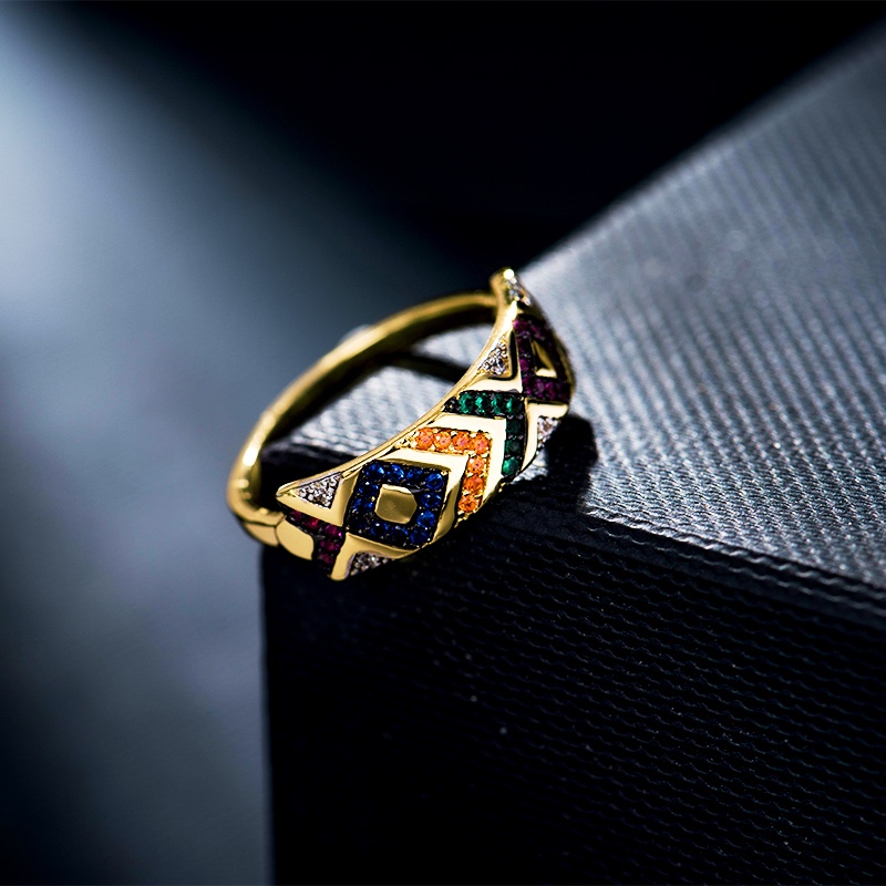 💰80 高品质❗Apm monaco11月新款彩纹半宽戒指！神秘部落的复古华丽感，奢华且小浮夸的气质，爱不释手的黄金色搭配彩钻的设计，鲜艳的色彩适合给每天沉闷的行程加一些亮点～码数678