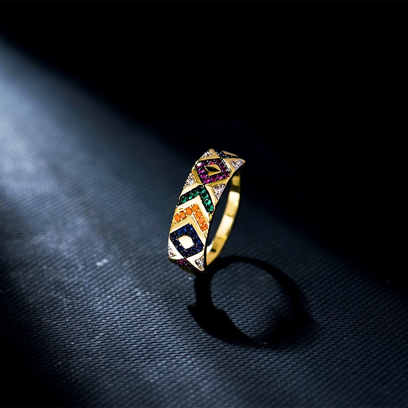 💰80 高品质❗Apm monaco11月新款彩纹半宽戒指！神秘部落的复古华丽感，奢华且小浮夸的气质，爱不释手的黄金色搭配彩钻的设计，鲜艳的色彩适合给每天沉闷的行程加一些亮点～码数678