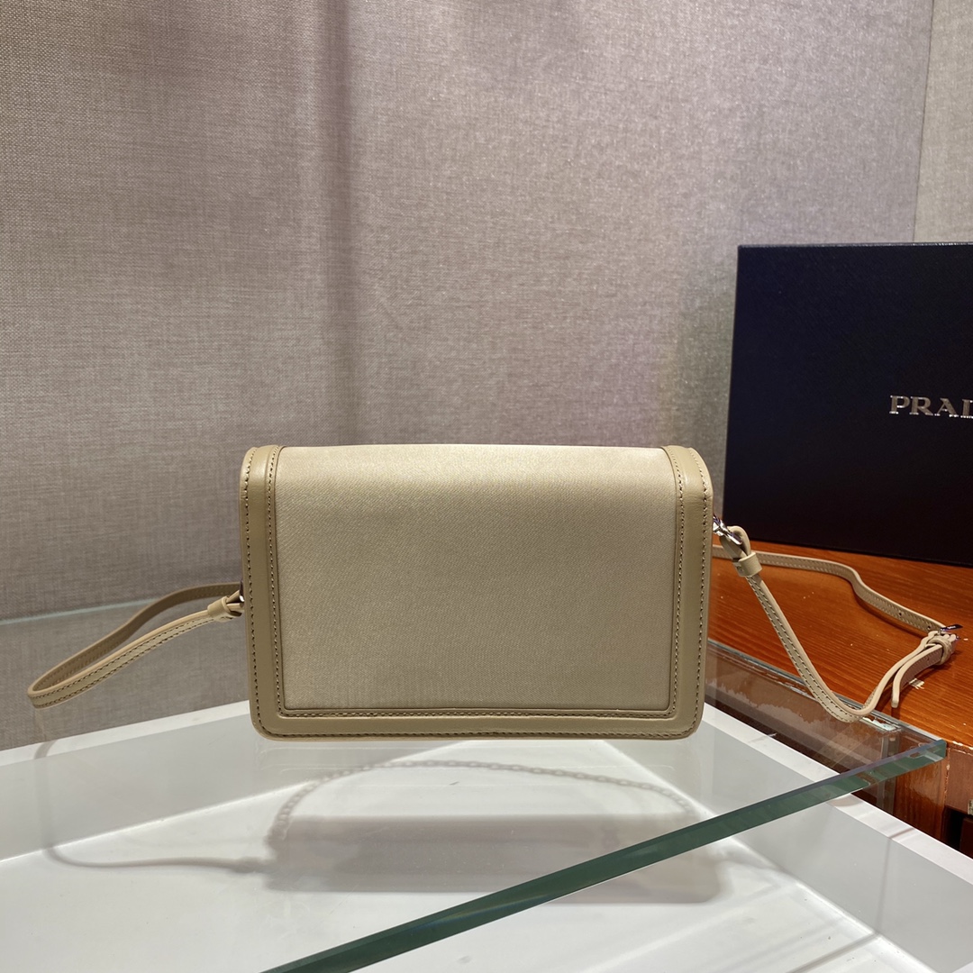 PRADA普拉达进口尼龙布料/进口小牛皮斜挎包1BP019
