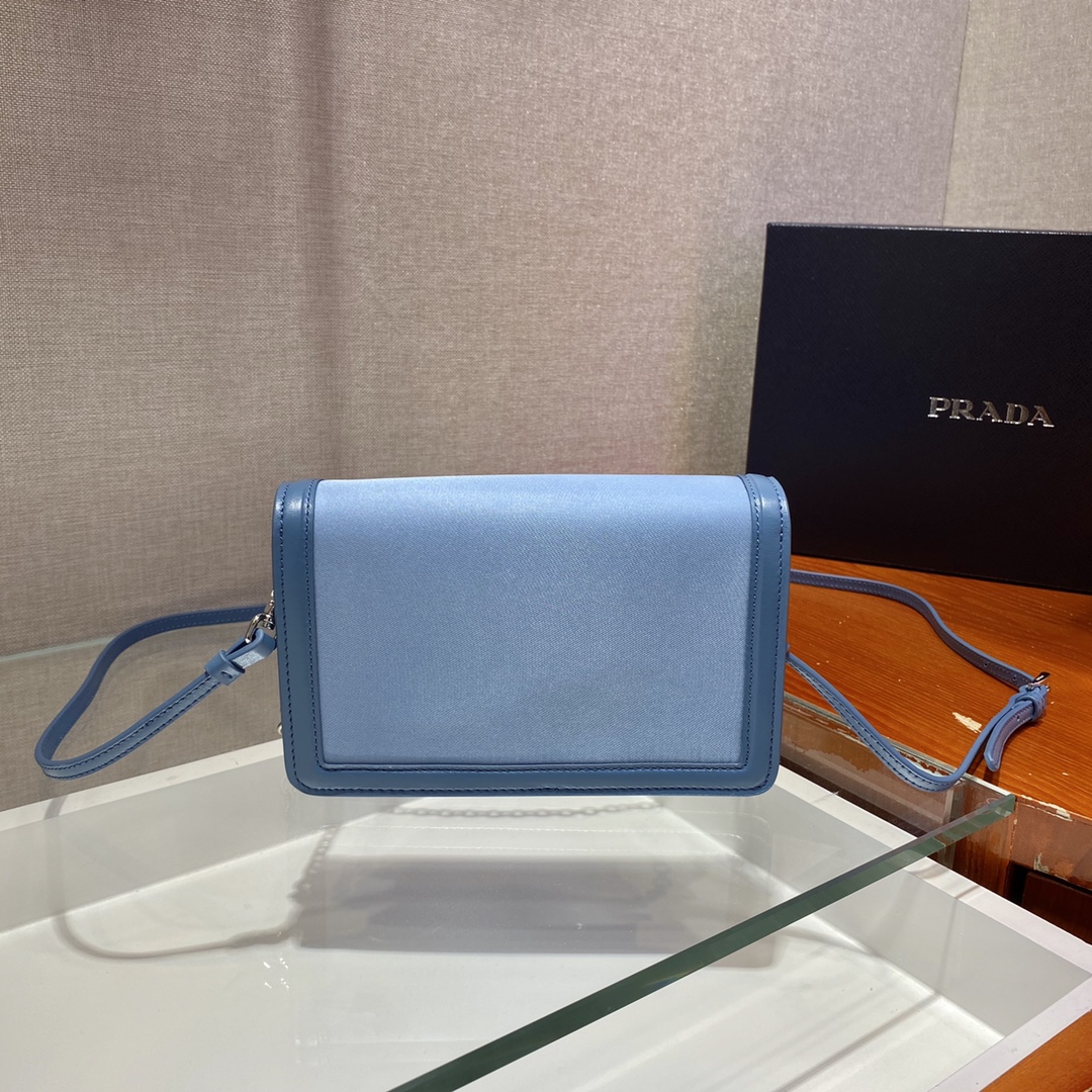 PRADA普拉达进口尼龙布料/进口小牛皮斜挎包1BP019