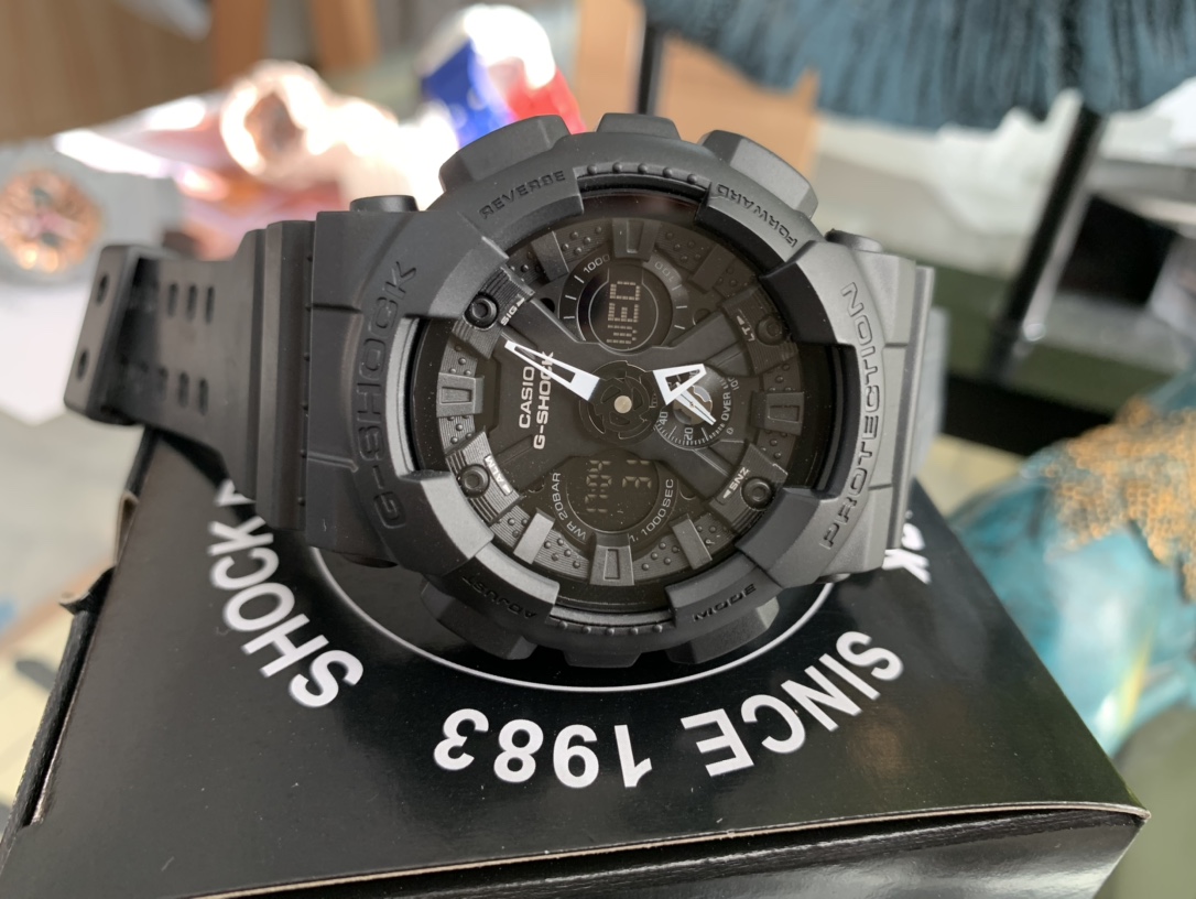 G5     Casio 卡西欧 GA120系列，最高版本，主要功能：手按灯，防震防水，世界时间，倒计时，闹铃，间歇响报，日历.尺寸：55mm大号 全套