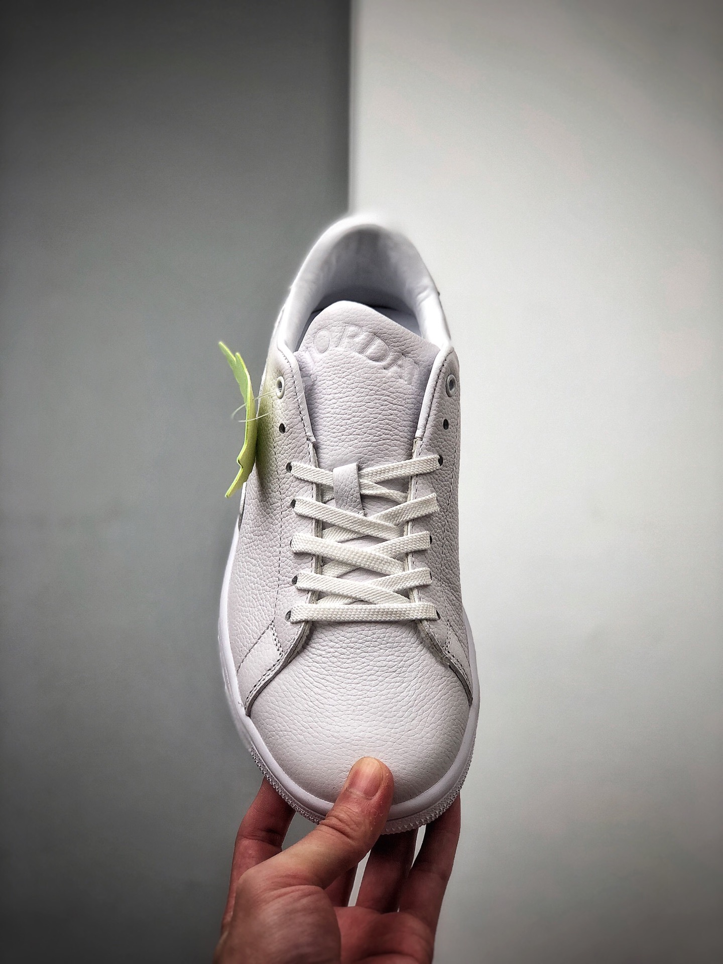 250 头层荔枝小牛皮 Air Jordan 1 Low Centre Court” 此前一直都是作为乔丹本人专属CK3022-111