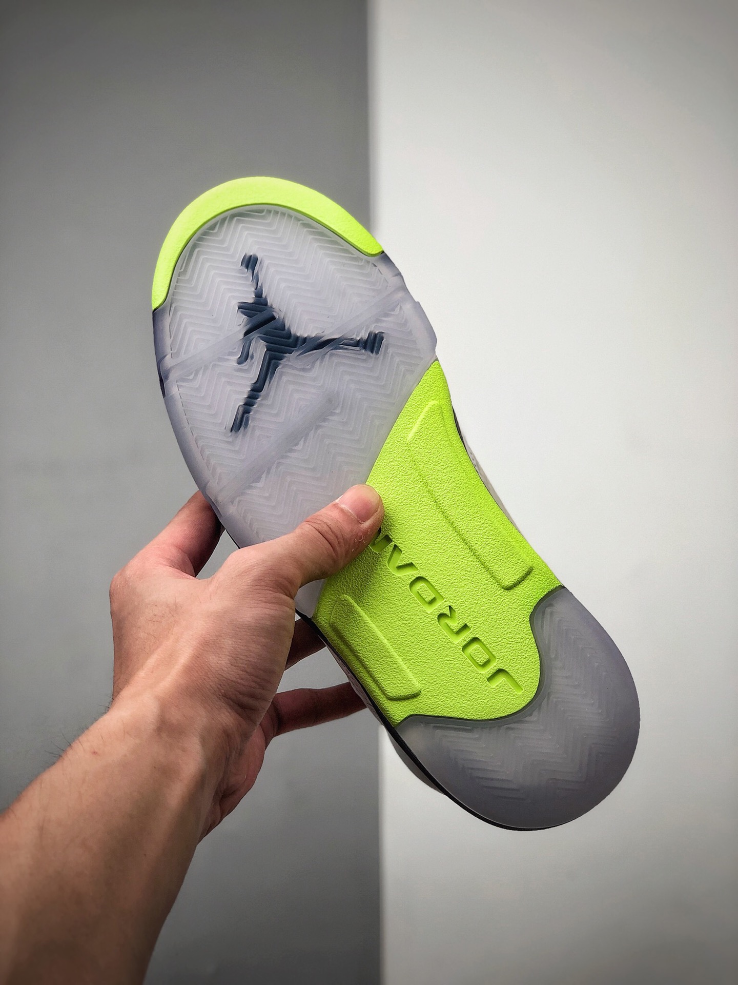 600 纯原版 最新配色Air Jordan 5 Retro”Alternate Bel-Airk”乔丹AJ5代中帮复古休闲文化篮球鞋“白紫葡萄缤纷新鲜王子” DB3335-100　　