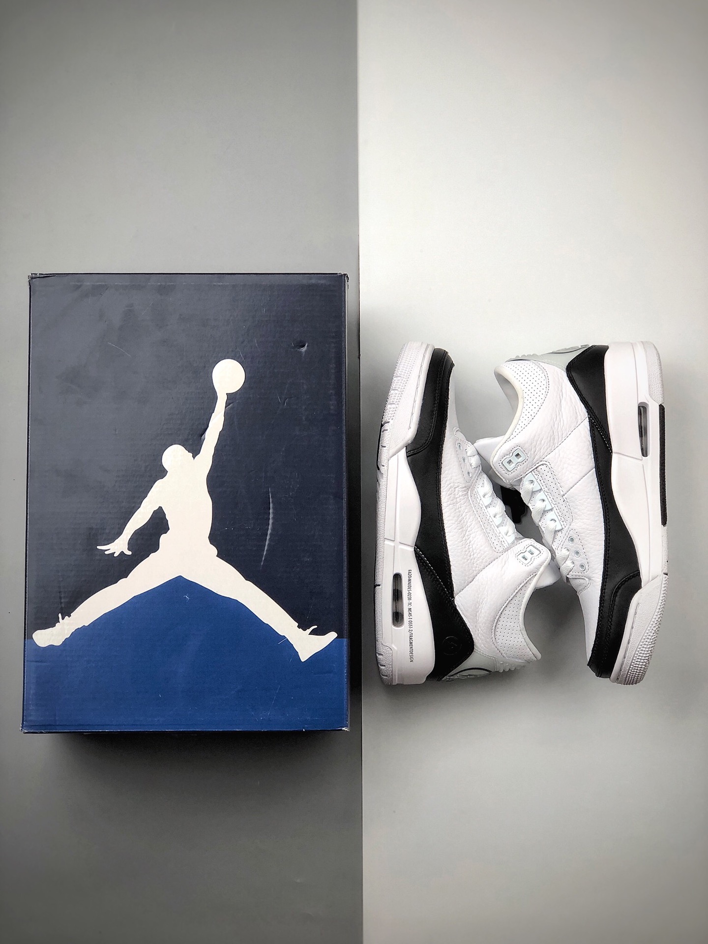 560 乔丹3代 藤原浩 闪电联名 Fragment Design x Air Jordan 3 DA3595-100