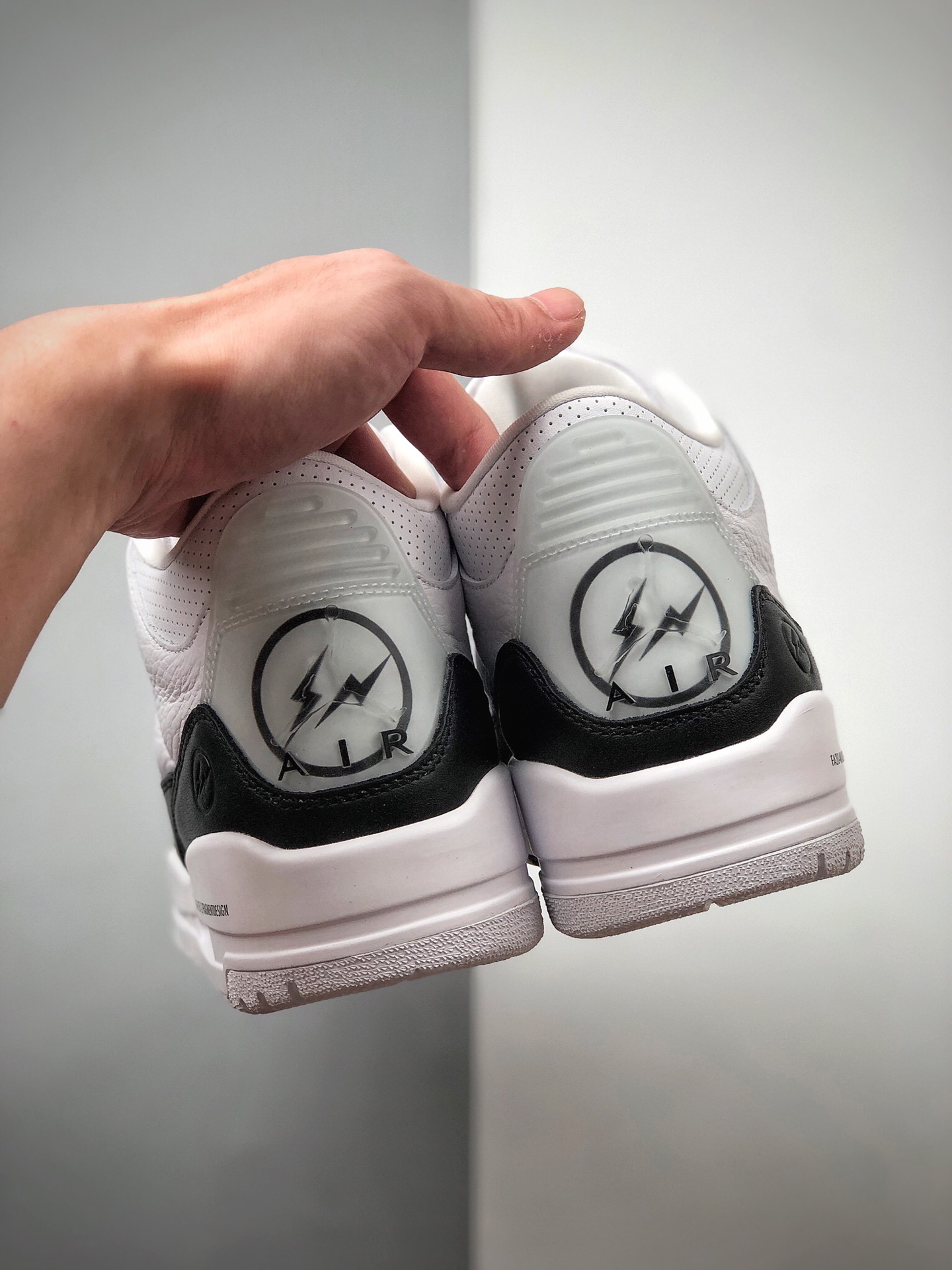 560 乔丹3代 藤原浩 闪电联名 Fragment Design x Air Jordan 3 DA3595-100