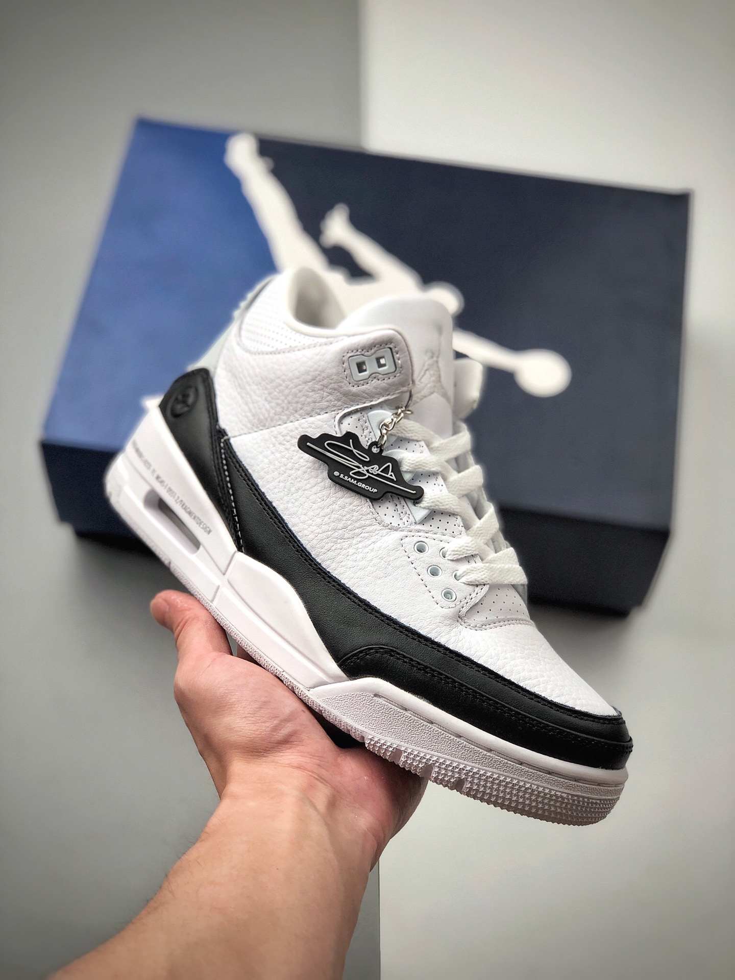 560 乔丹3代 藤原浩 闪电联名 Fragment Design x Air Jordan 3 DA3595-100
