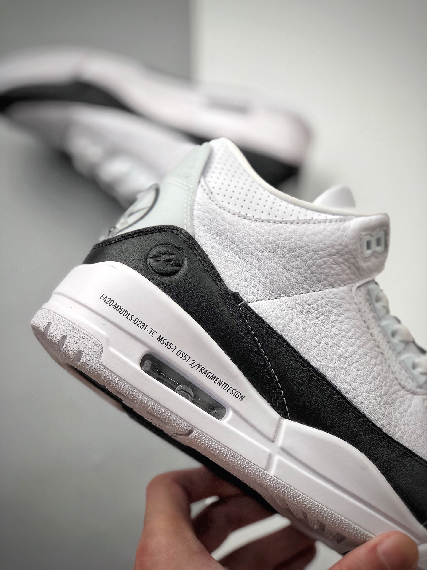 560 乔丹3代 藤原浩 闪电联名 Fragment Design x Air Jordan 3 DA3595-100
