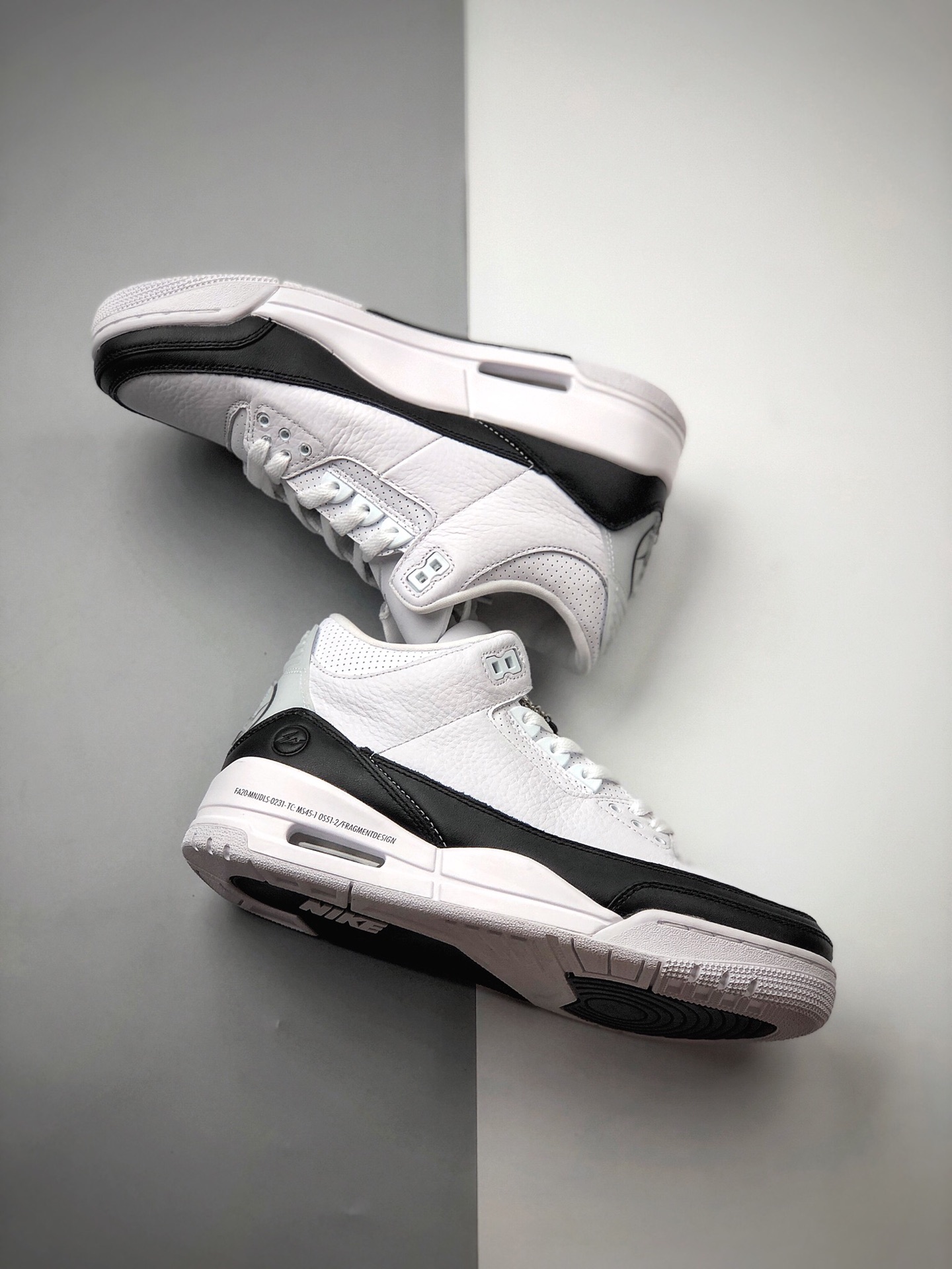 560 乔丹3代 藤原浩 闪电联名 Fragment Design x Air Jordan 3 DA3595-100