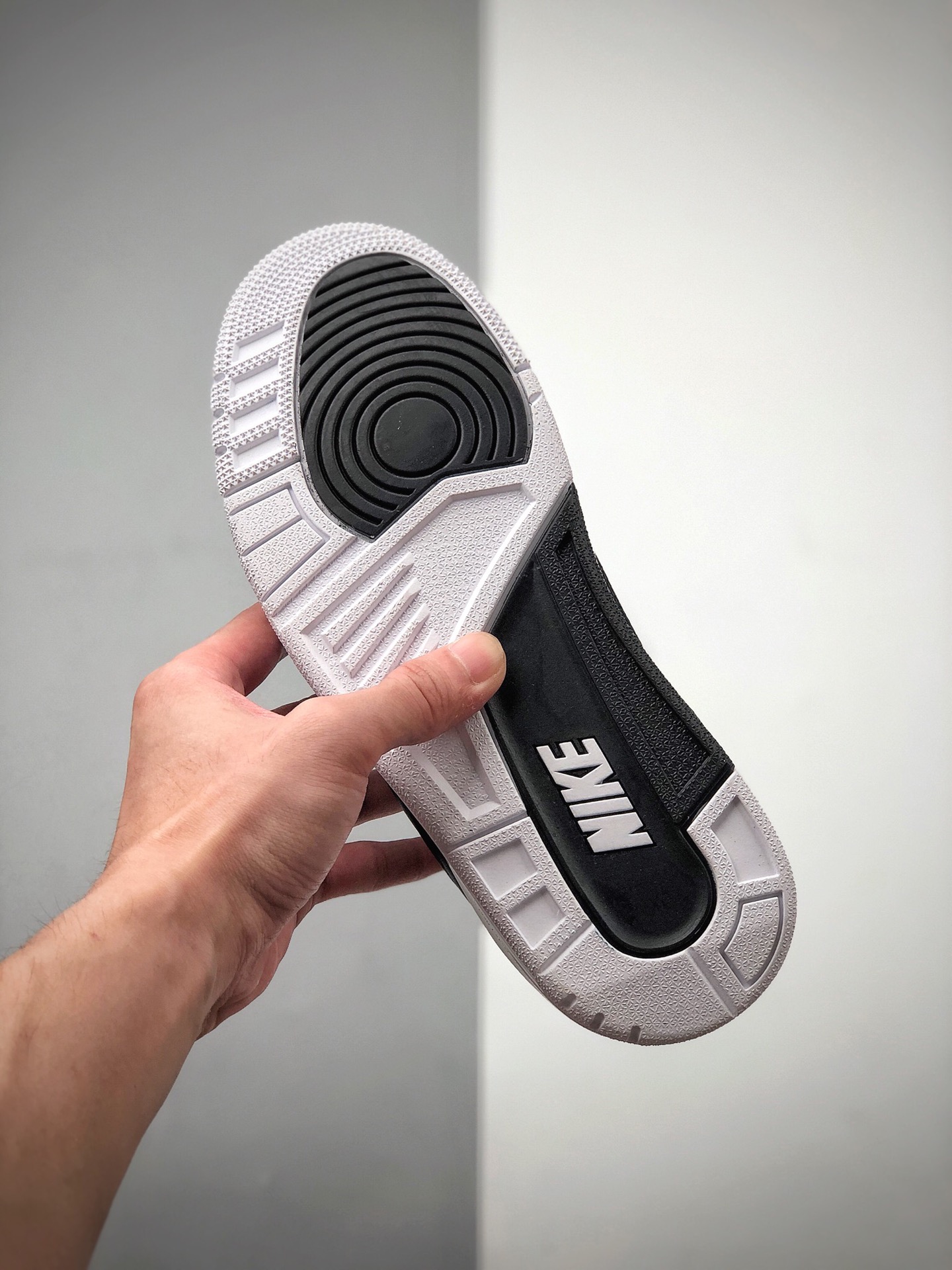 560 乔丹3代 藤原浩 闪电联名 Fragment Design x Air Jordan 3 DA3595-100