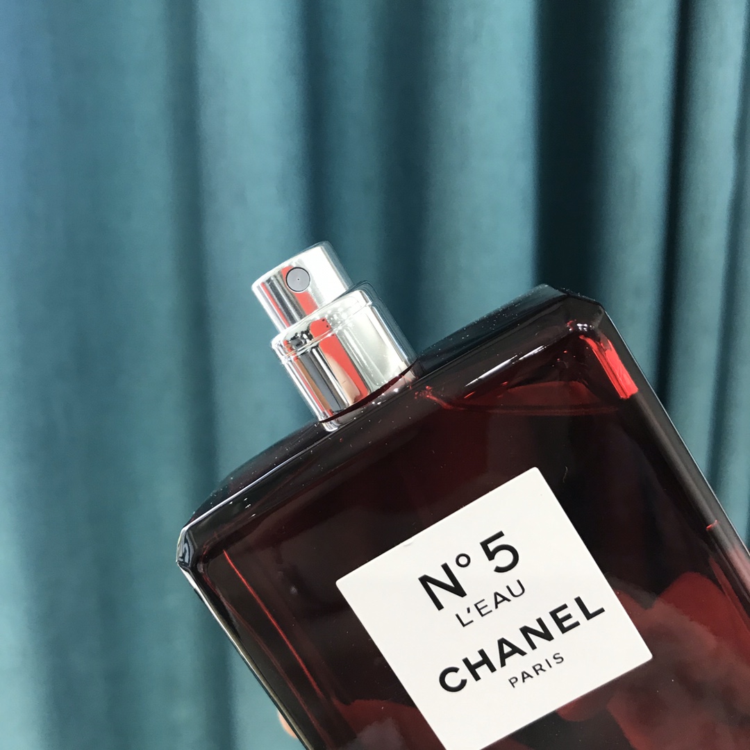 Chanel N°5 L'Eau Christmas Limited Edition Perfume - 100ml 4 i1596945969 9923 3