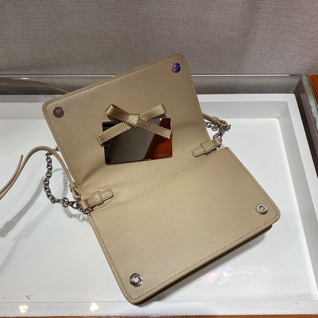 PRADA普拉达进口尼龙布料/进口小牛皮斜挎包1BP019