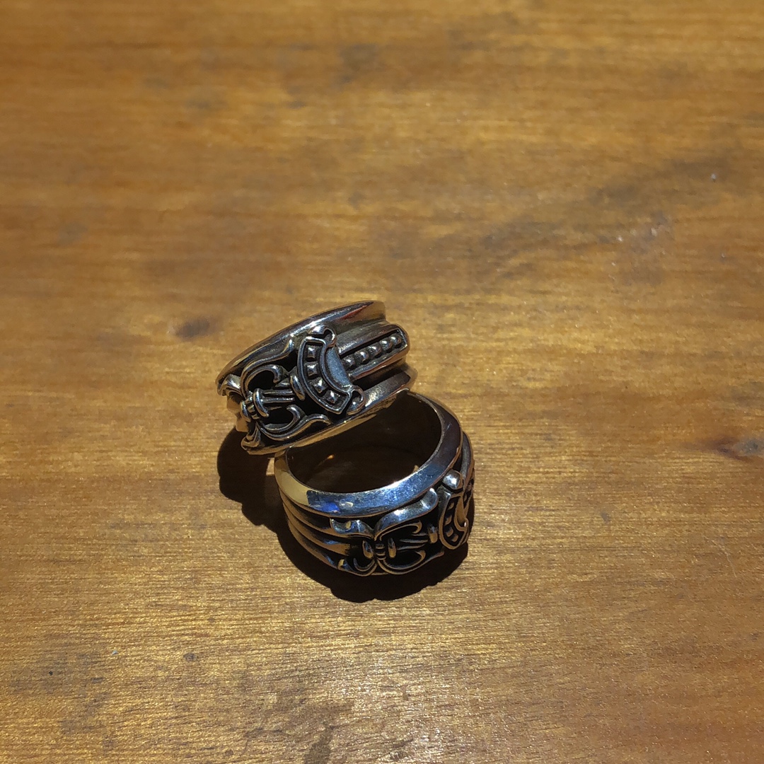 Chrome Hearts 克罗心宝剑戒指。460500
