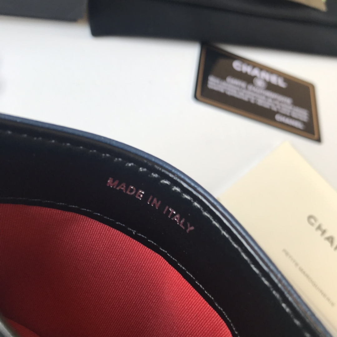 Chanel 升级版小香流浪系列卡包到货