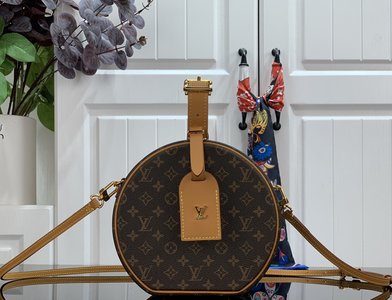 Louis Vuitton LV Boite Chapeau Bags Handbags Most Desired Black White Calfskin Cowhide M43514