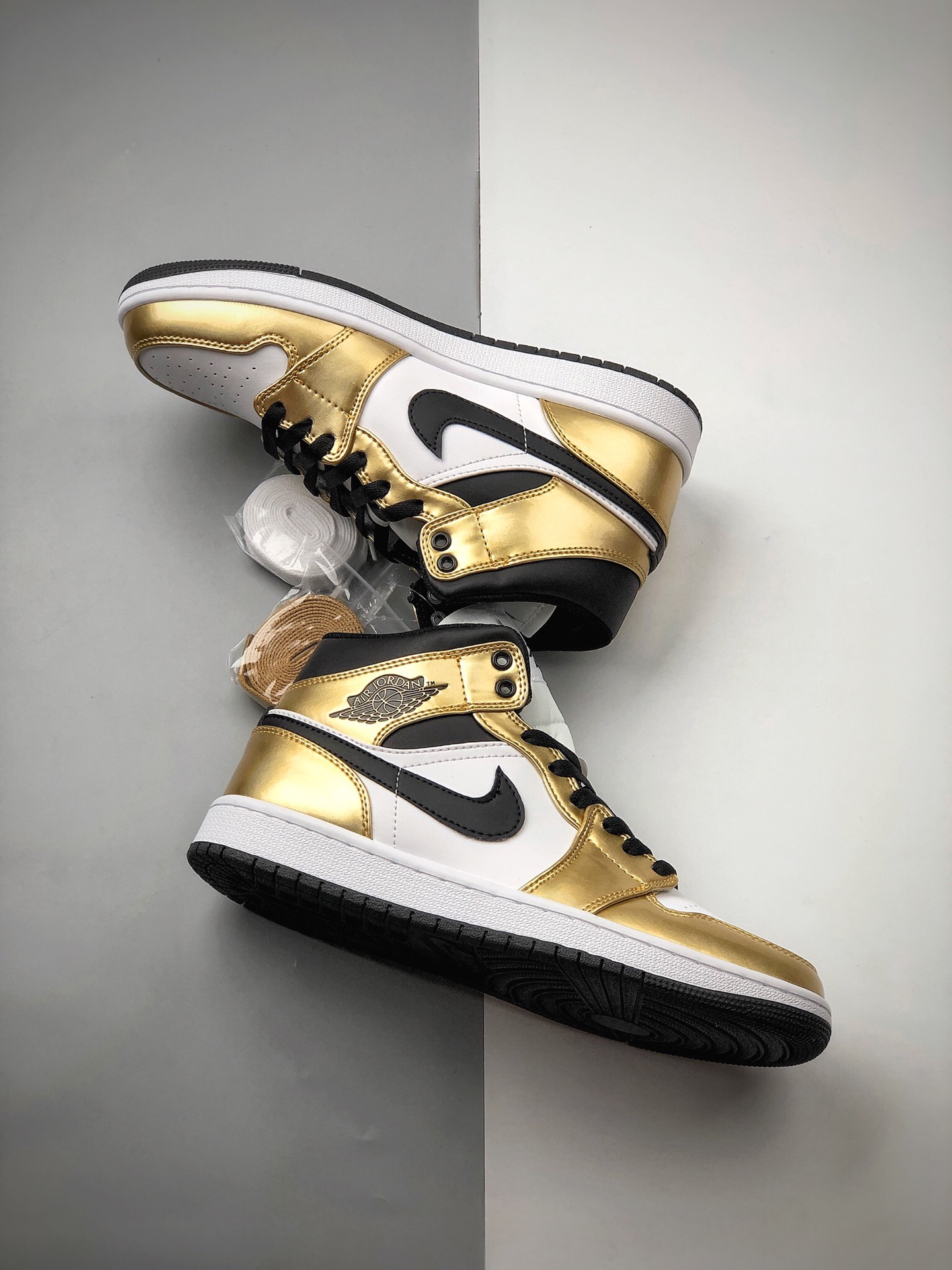 250 Air Jordan 1 Mid 白金漆皮 AJ1/ 乔1 DC1419-700