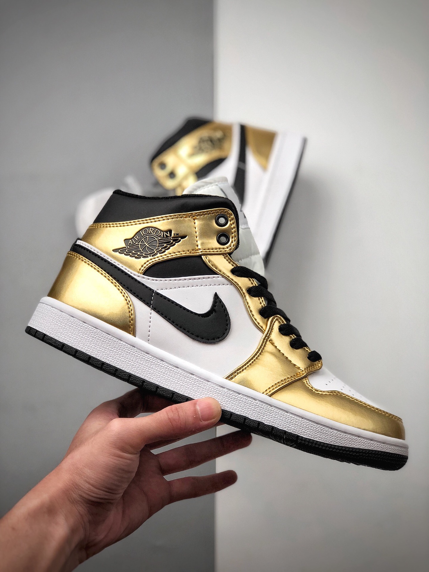 250 Air Jordan 1 Mid 白金漆皮 AJ1/ 乔1 DC1419-700