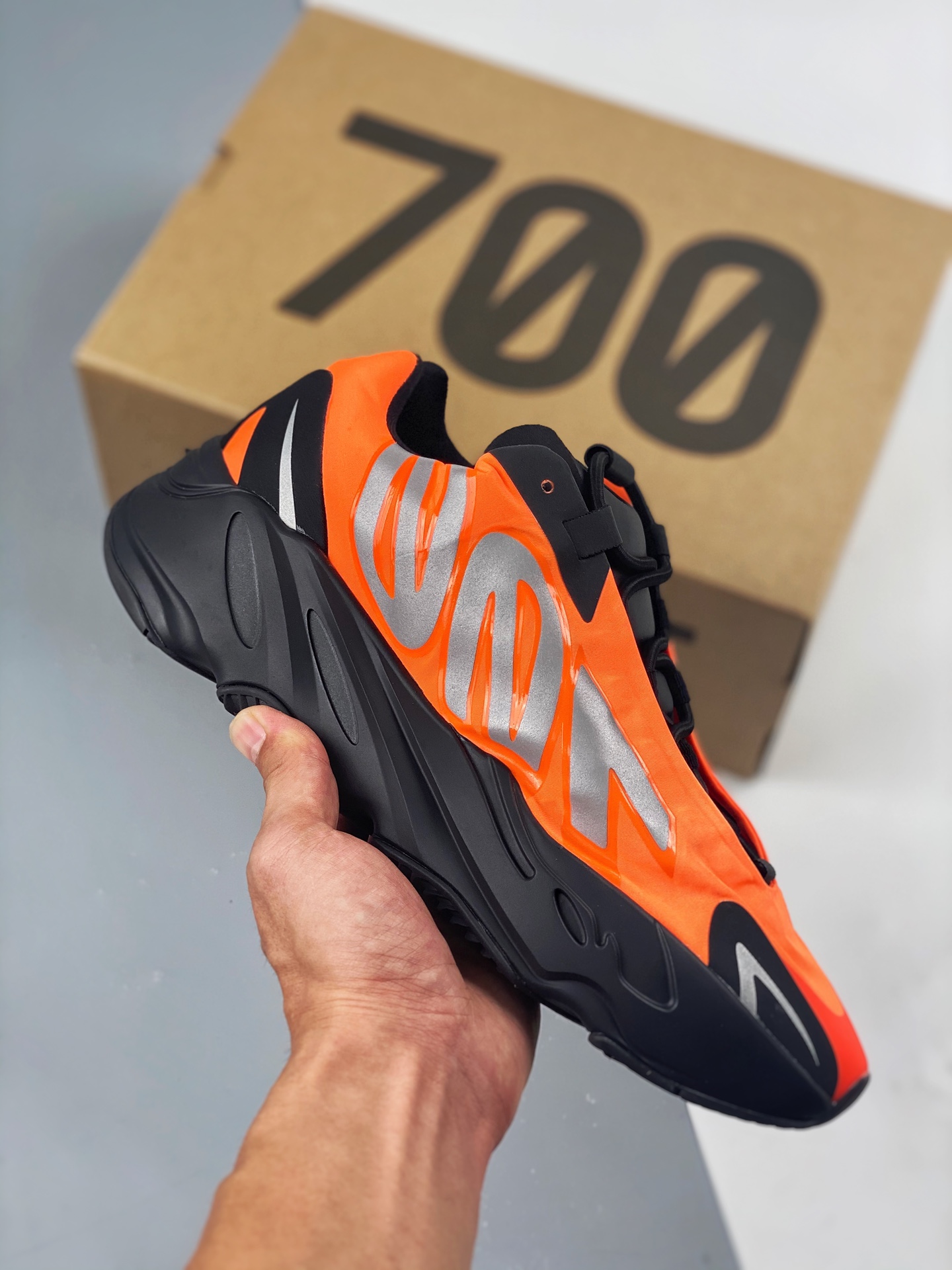 Apoyo al pago contra reembolso AD Yeezy Boost 700 MNVN Línea de producción S2 puramente original Negro naranj…