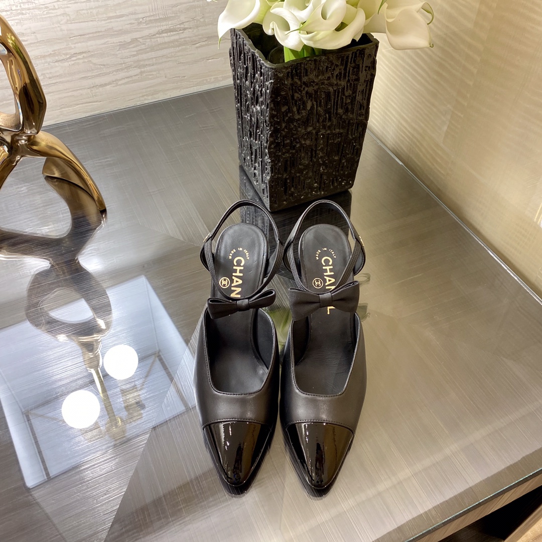 NO:238950,[Spot sale] Chanel 20A Early Autumn High-end Handicraft Workshop Series!  [Counter-level version] This season is the most popular and popular. The bow design is so beautiful, it is really beautiful, playful and high-end. The counters on the entire network are out of stock, with a very high appearance rate and a very difficult series to buy!  Special counter to buy it back!  The entire network counter can be inspected and compared, and the authentic level!  Official catalog Mary Jane Number of 35-40 High heels: Flat bottom: All equipped with genuine top-grade packaging for special counters!  Contains counter inspection chip card, sandals, chanel, sandals, mary jane19860909【现货发售】 Chanel 20A早秋 高级手工坊系列！【专柜级版本】 这季最紧俏太火爆了,蝴蝶结设计美的绝伦,真的太美了,俏皮又高级,全网专柜疯狂断货,出镜率超高人气,超难买系列！ 专柜以、购回！全网专柜可验货对比,正品级别！ 官方目录玛丽珍 码数35-40 高跟: 平底: 均配有专柜正品顶级包装！ 含有专柜验货芯片卡,凉鞋,chanel,sandals,mary jane,Women's Shoes