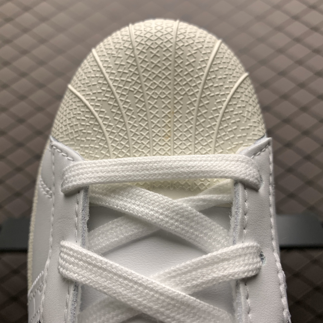 180 Adidas 阿迪Superstar 贝壳头运动休闲板鞋 FW3571
