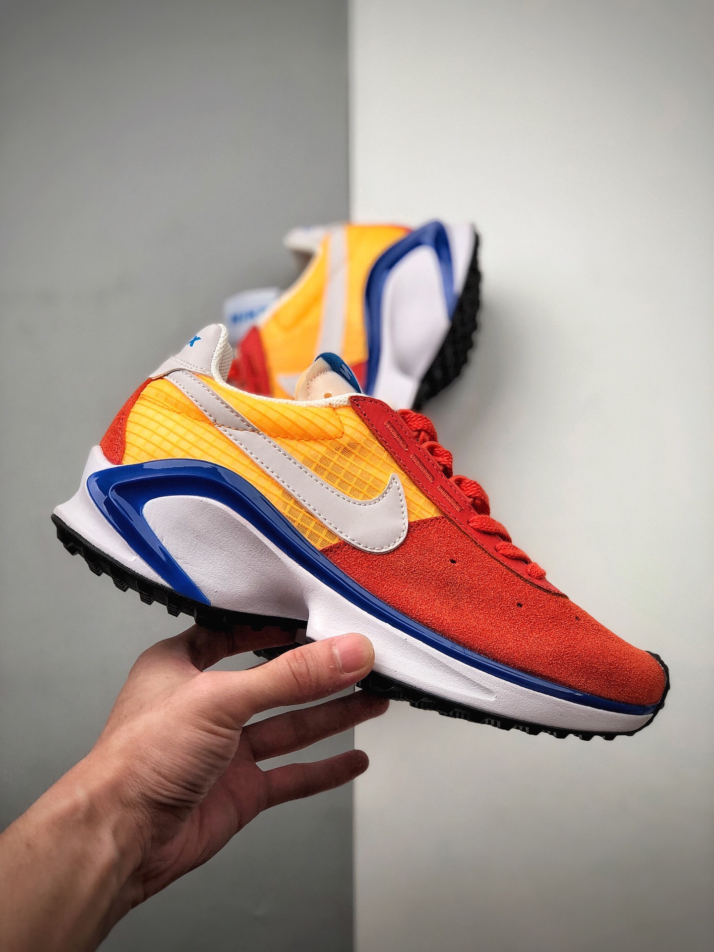 170  Nike D/MS/X  Waffle “Starfish”采用了流线型的中底造型
