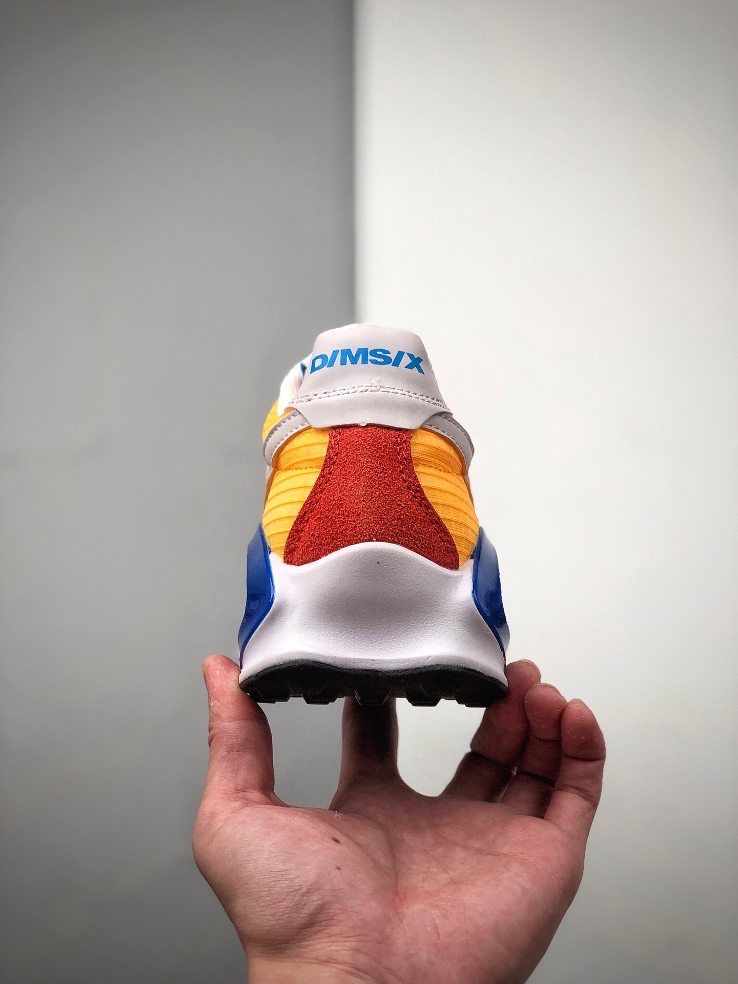 170  Nike D/MS/X  Waffle “Starfish”采用了流线型的中底造型