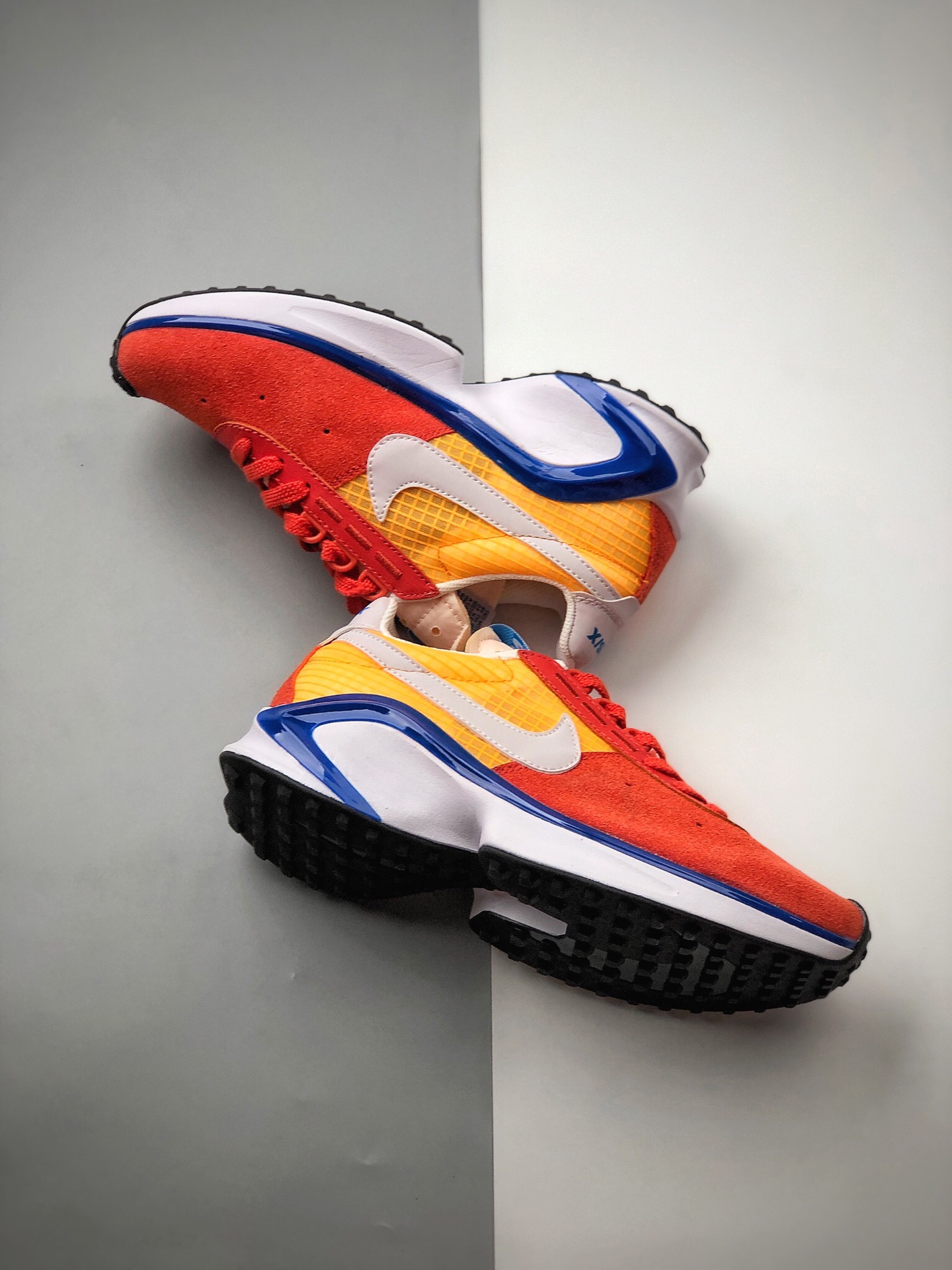 170  Nike D/MS/X  Waffle “Starfish”采用了流线型的中底造型