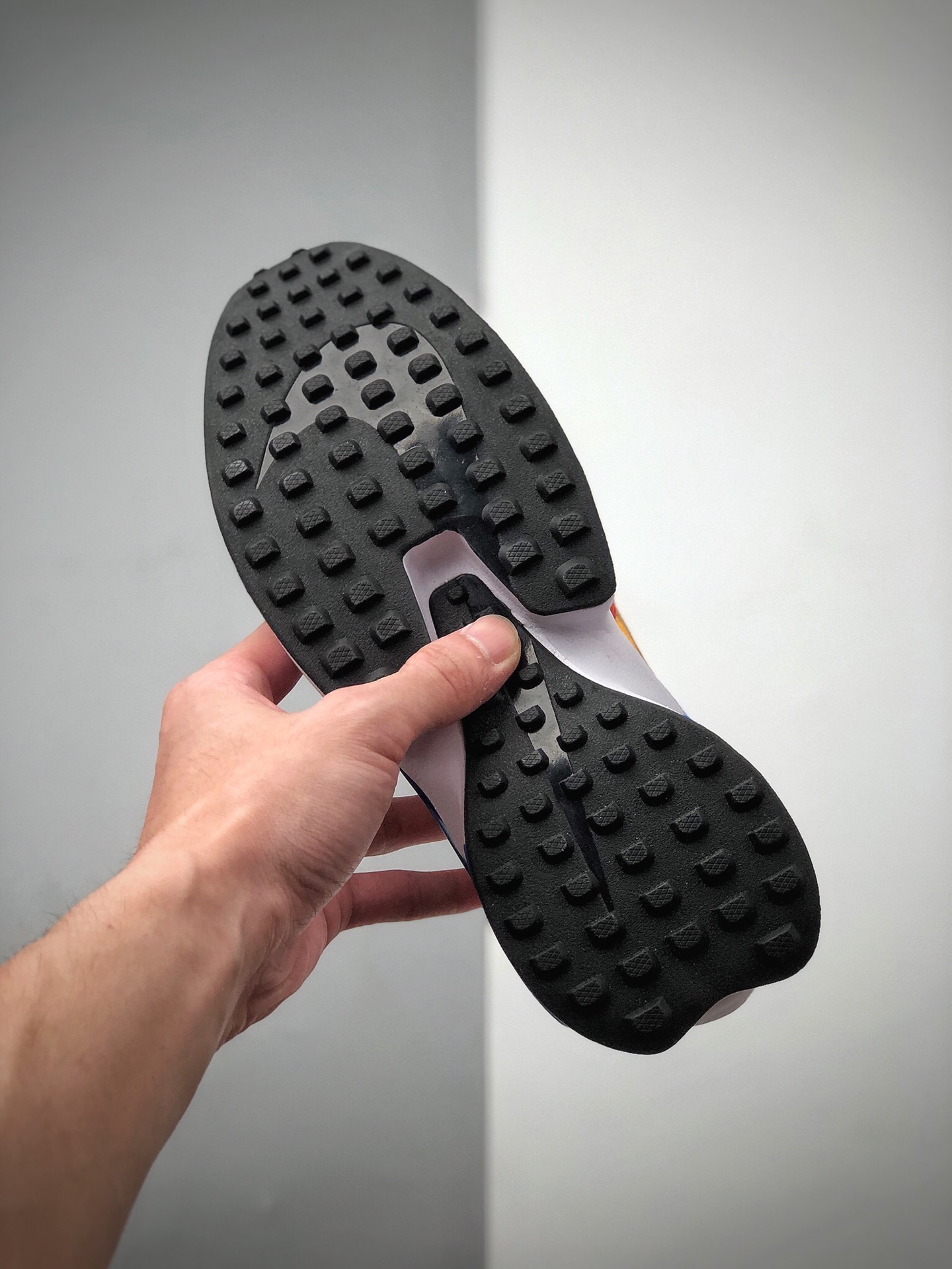 170  Nike D/MS/X  Waffle “Starfish”采用了流线型的中底造型