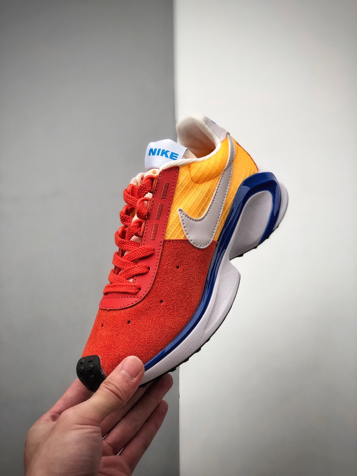 170  Nike D/MS/X  Waffle “Starfish”采用了流线型的中底造型