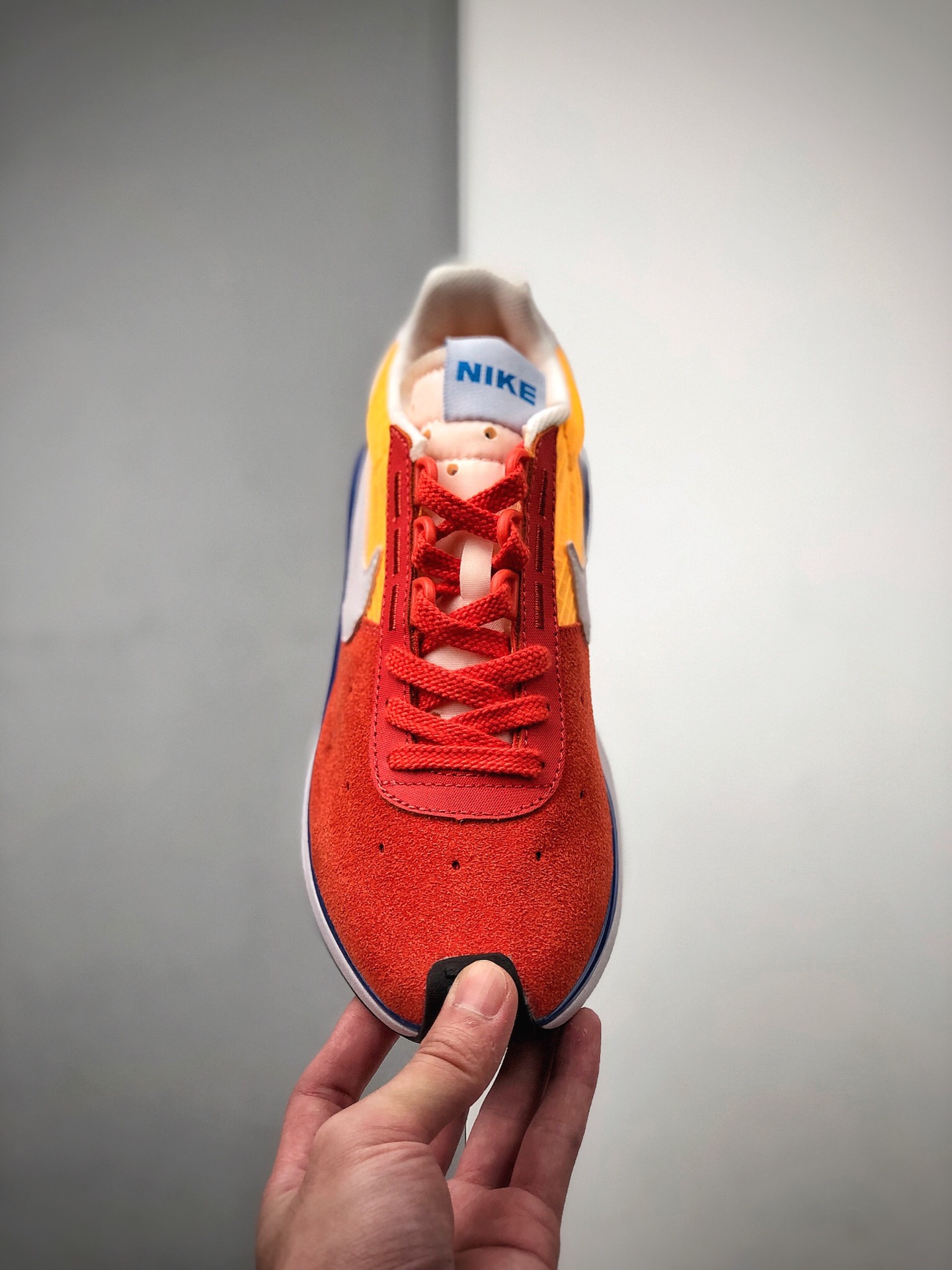 170  Nike D/MS/X  Waffle “Starfish”采用了流线型的中底造型