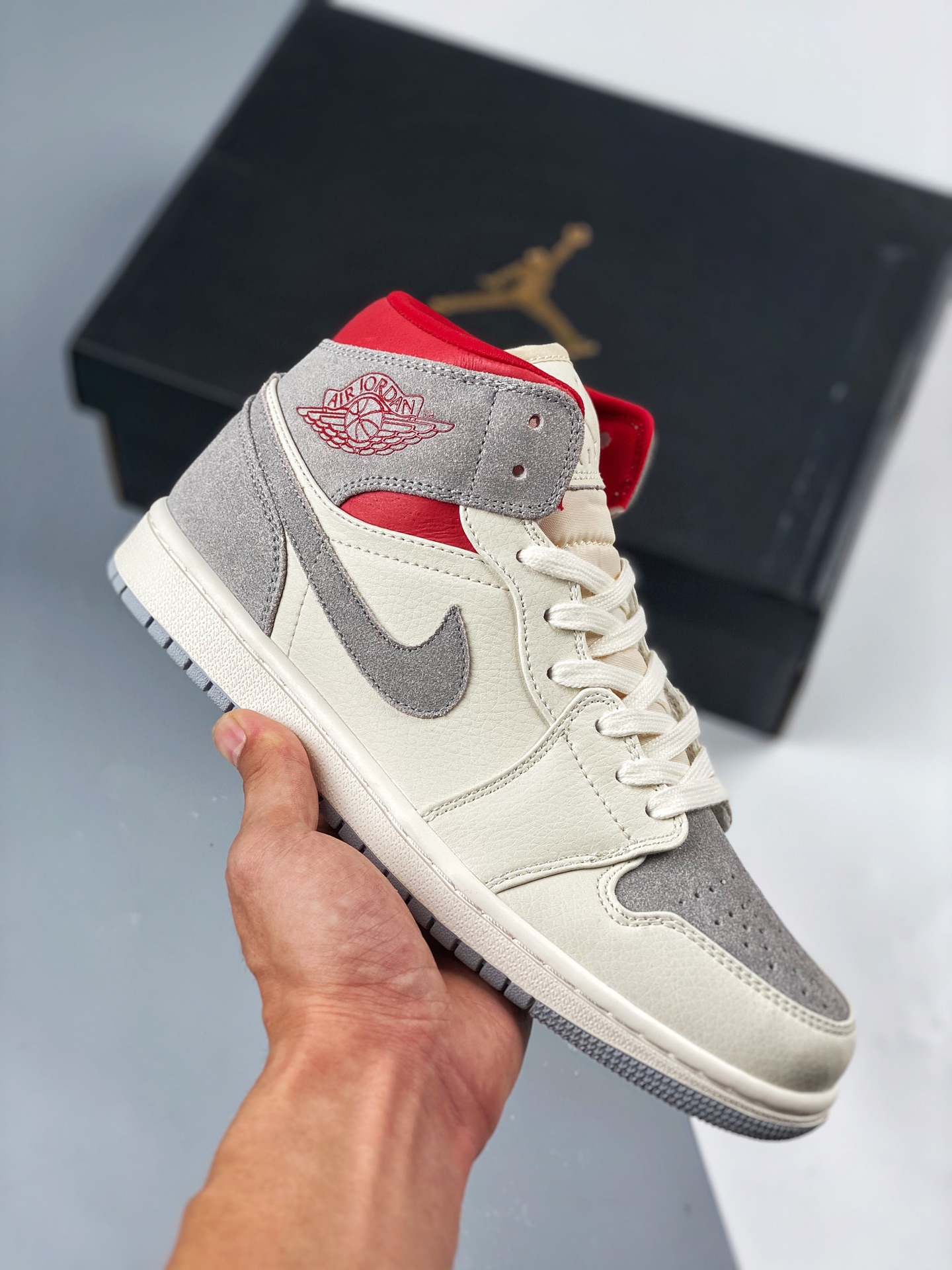 Soporte contra reembolso Air Jordan 1 Mid Rojo y gris Pedido de cliente de comercio exterior de Tmall, la mej…