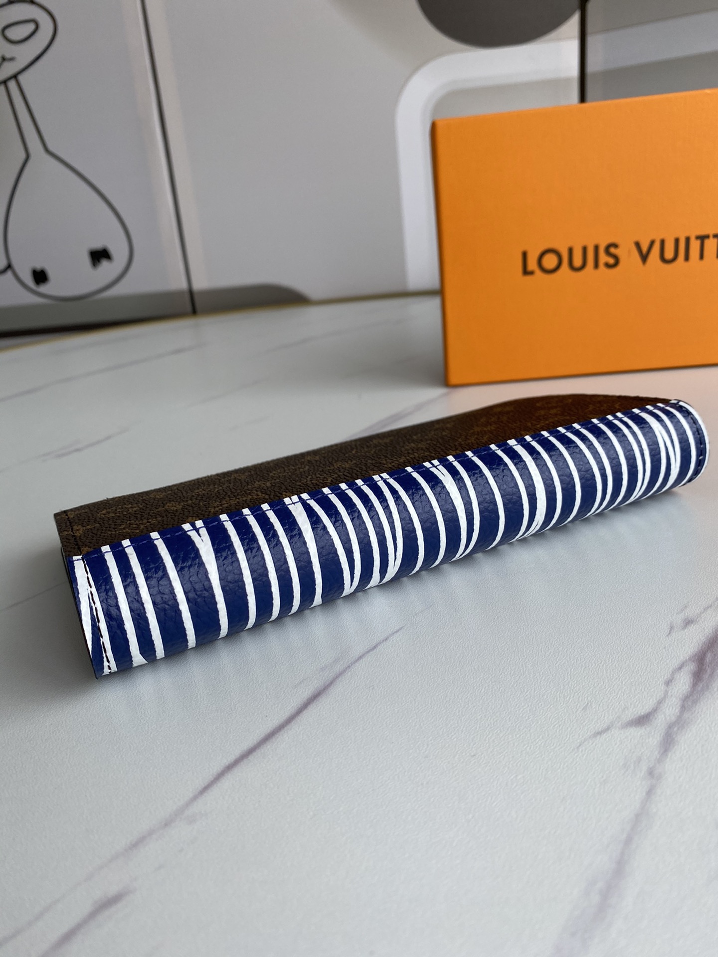 Leather bifold wallet stitching detail